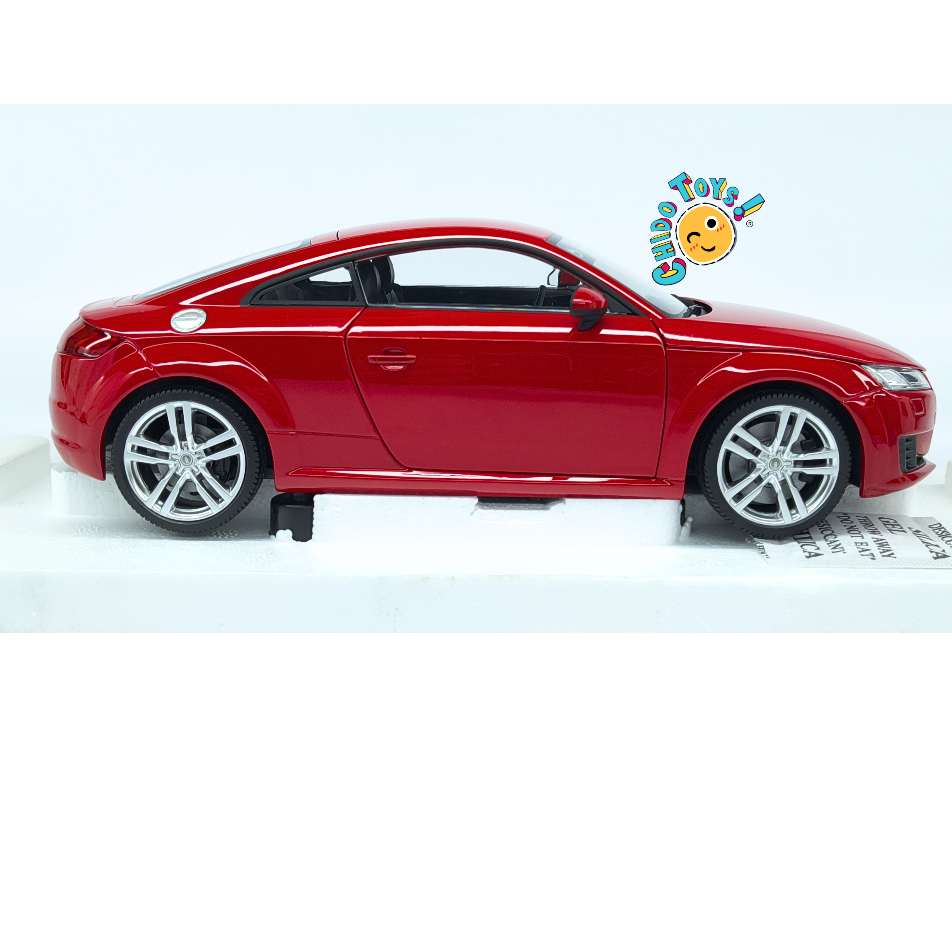 Audi TT Coupé 2014 Minichamps Audi Collection 1:18 Tango Red apertura total