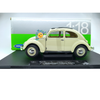 Welly Volkswagen Classic Beetle Split Window 1950 escala 1:18 color marfil con doble ventana trasera, aperturas funcionales y cintillas originales.