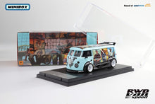 Cargar imagen en el visor de la galería, Auto a escala marca Mini Box modelo Volkswagen T1 GTA azul
