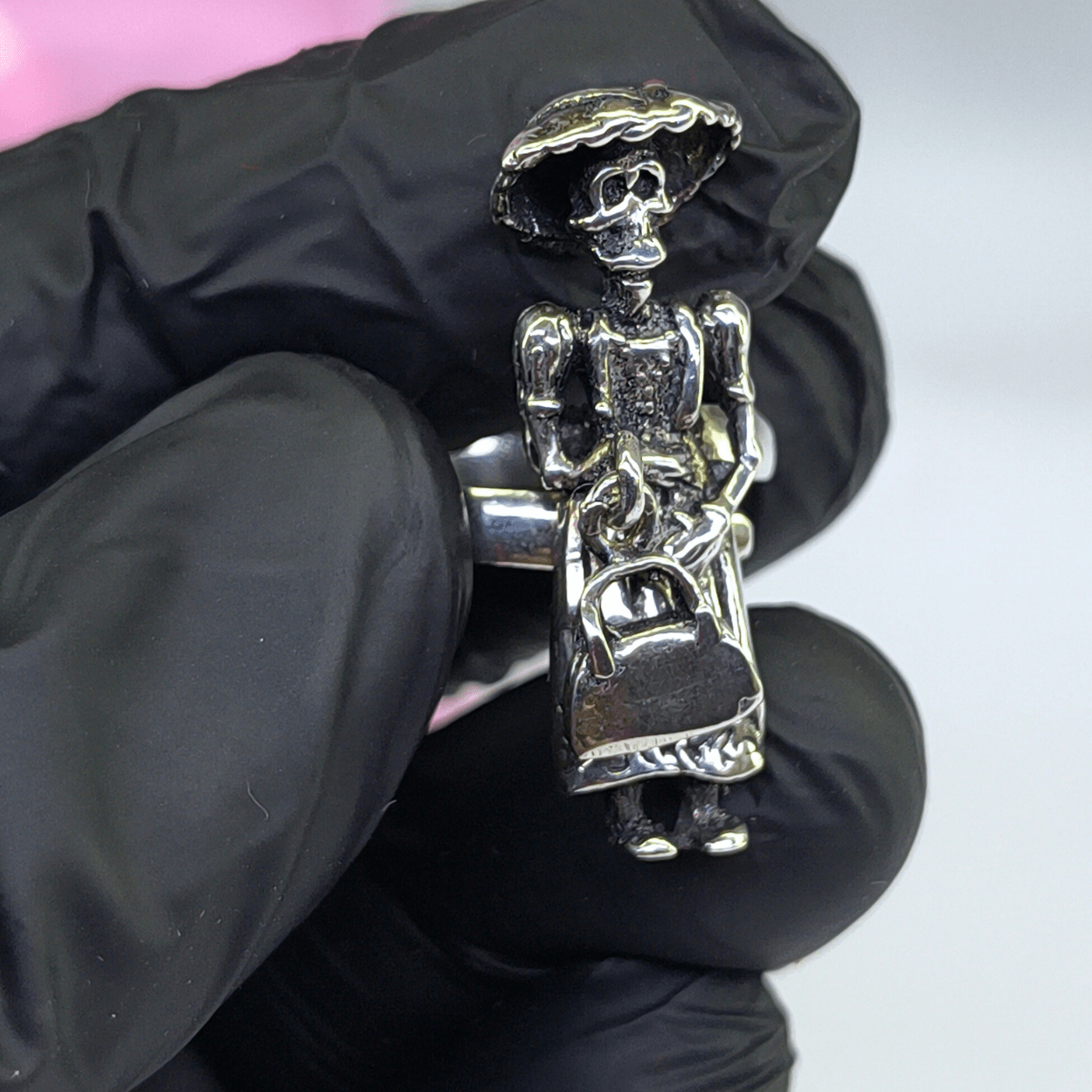 Anillo Catrina de Plata .925 con Acabado Pavonado – Hecho en México con Detalle Móvil - Chido Toys