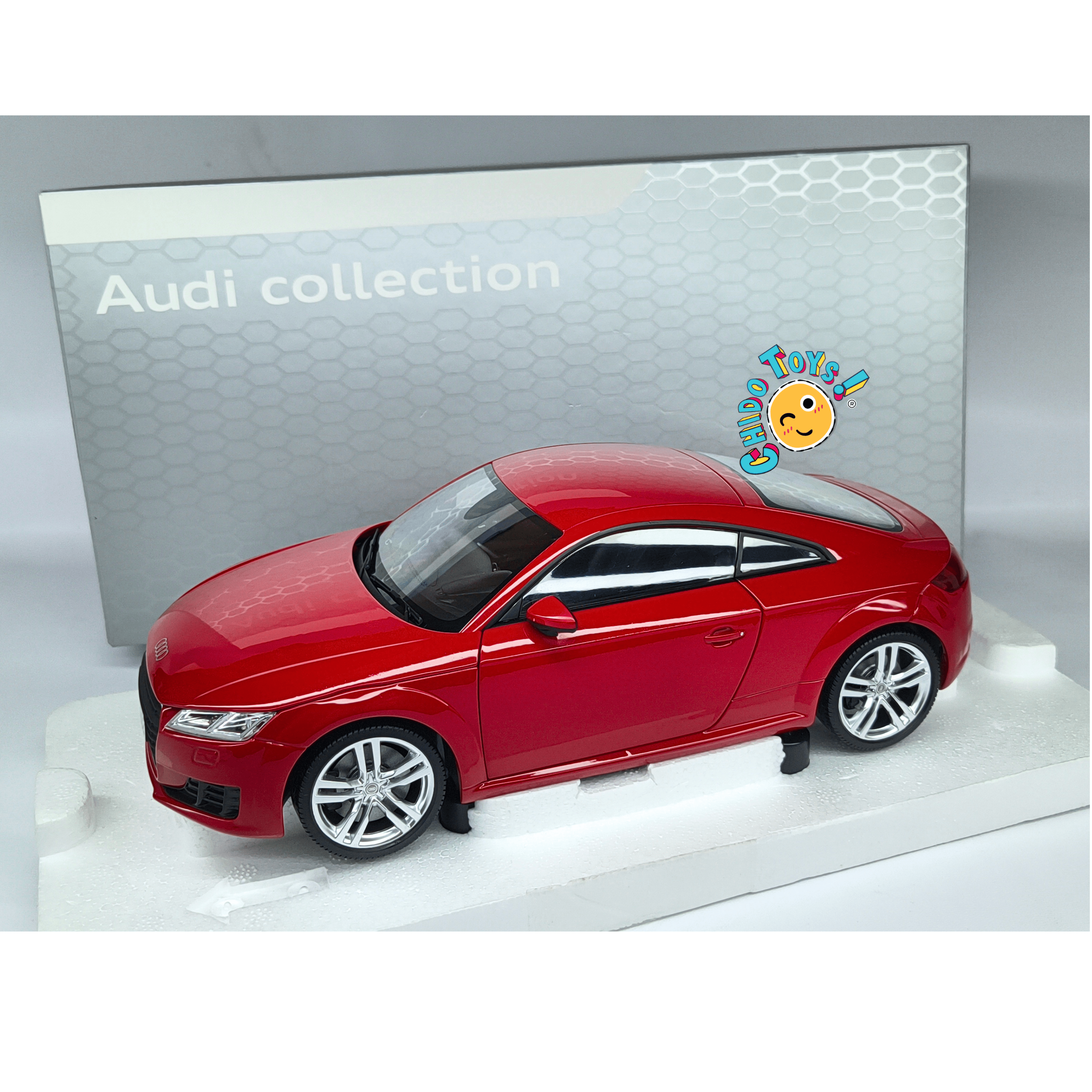 Audi TT Coupé 2014 Minichamps Audi Collection 1:18 Tango Red apertura total - Chido Toys