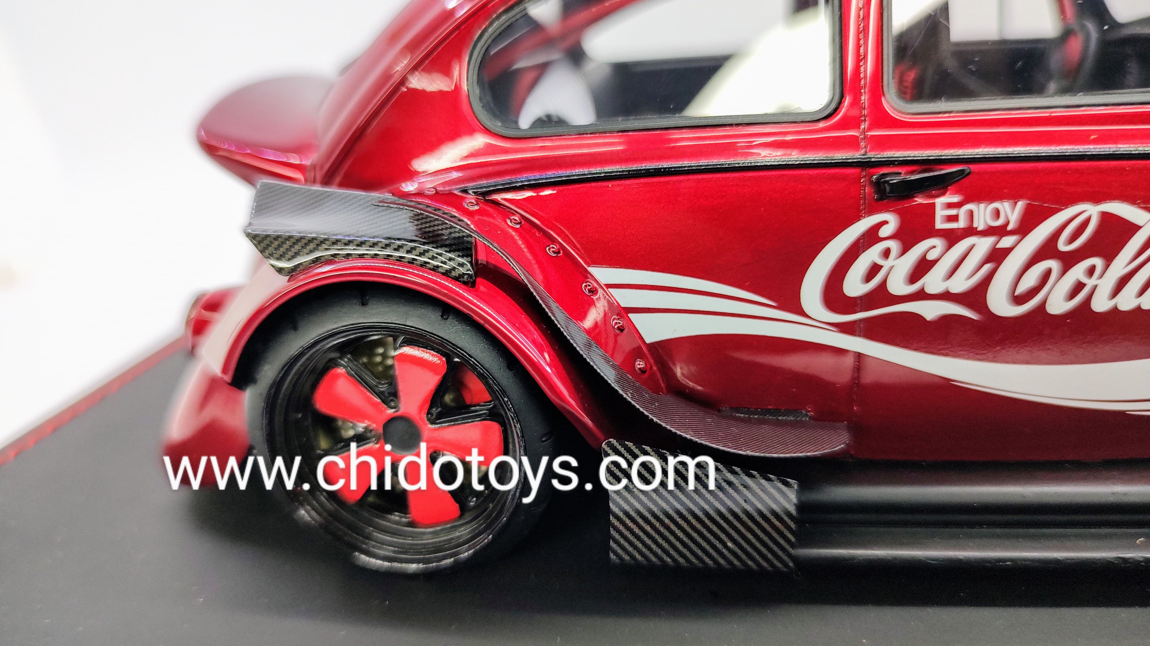 Auto a escala 1/18, marca Artist Model, Modelo VW Beetle & RWB kit Wide - Chido Toys