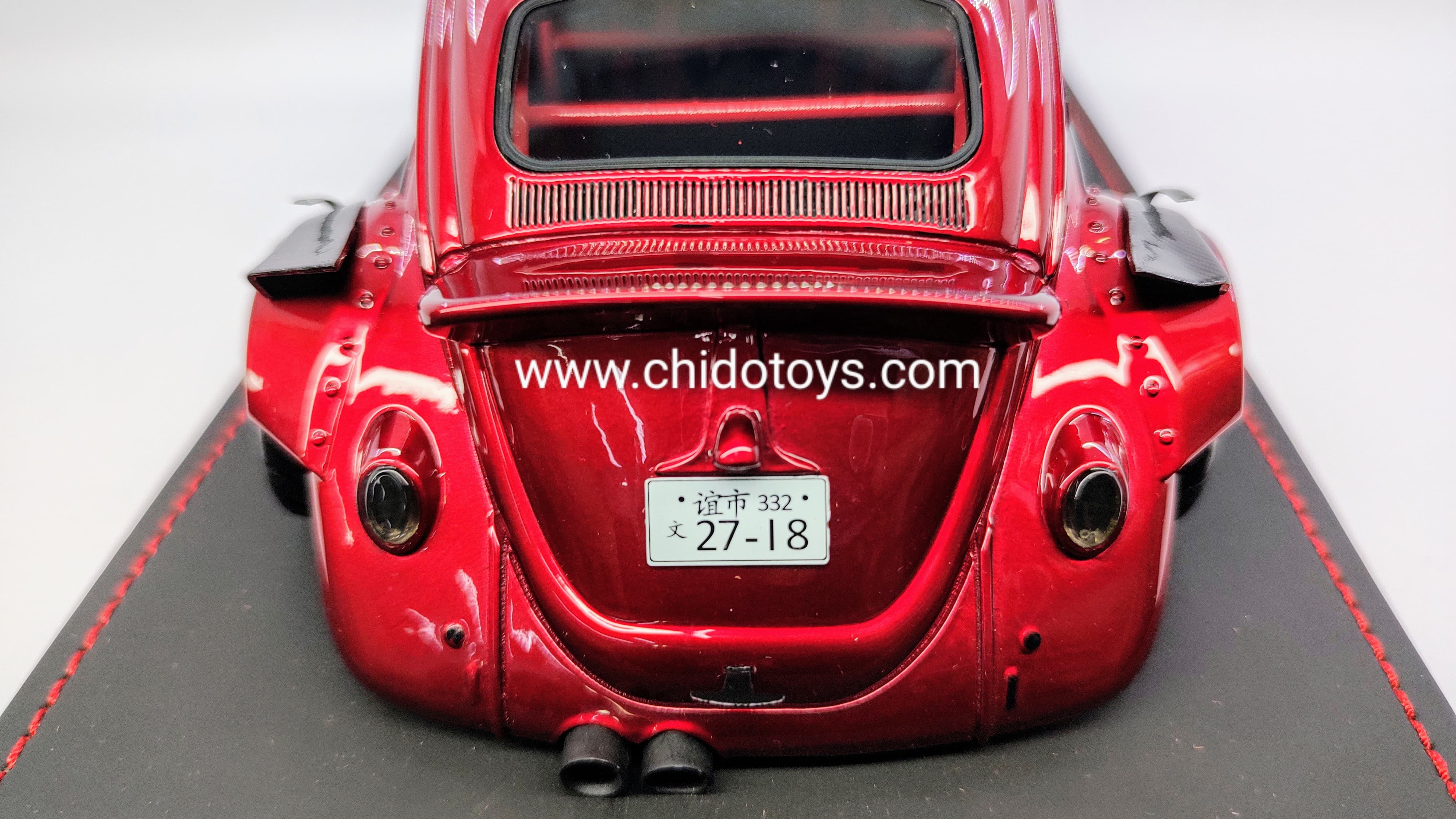 Auto a escala 1/18, marca Artist Model, Modelo VW Beetle & RWB kit Wide - Chido Toys