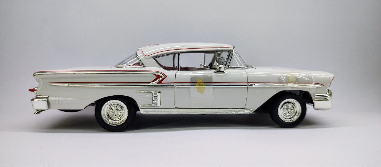 Auto a escala 1:18 marca ERTL , Modelo Impala 58´ de la Película American Graffiti - Chido Toys