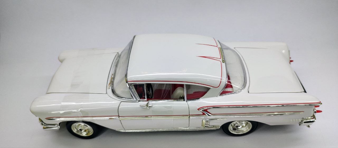 Auto a escala 1:18 marca ERTL , Modelo Impala 58´ de la Película American Graffiti - Chido Toys