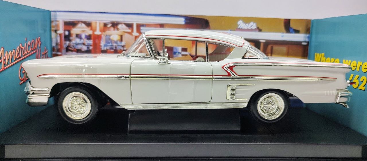 Auto a escala 1:18 marca ERTL , Modelo Impala 58´ de la Película American Graffiti - Chido Toys