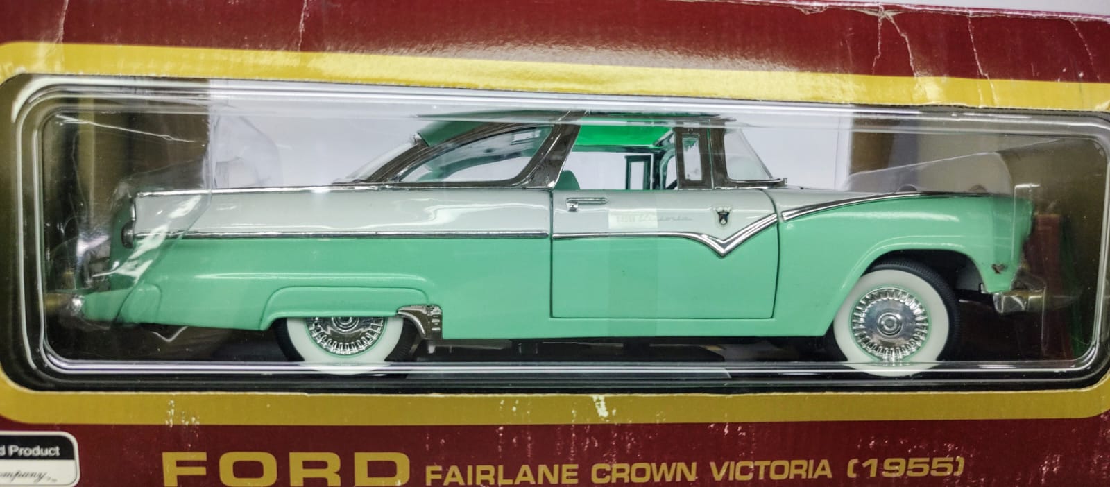 Auto a escala 1:18, Marca Road Legend, Modelo Ford Fairlane Crow Victoria 1955 - Chido Toys