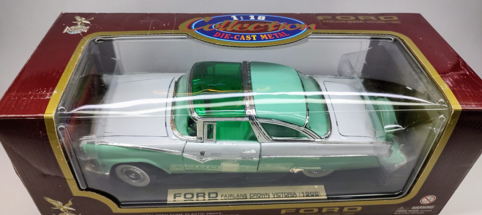 Auto a escala 1:18, Marca Road Legend, Modelo Ford Fairlane Crow Victoria 1955 - Chido Toys