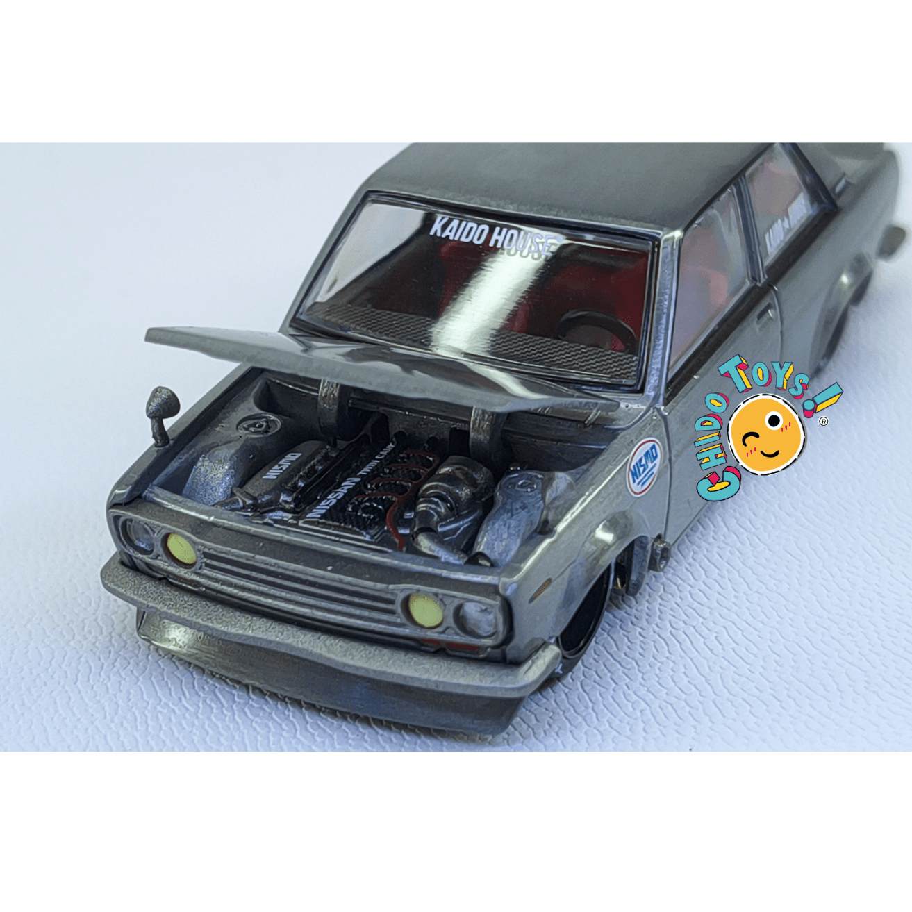 Auto a escala 1/64 Kaido House × Mini GT – Datsun 510 NISMO – Versión CHASE - Chido Toys