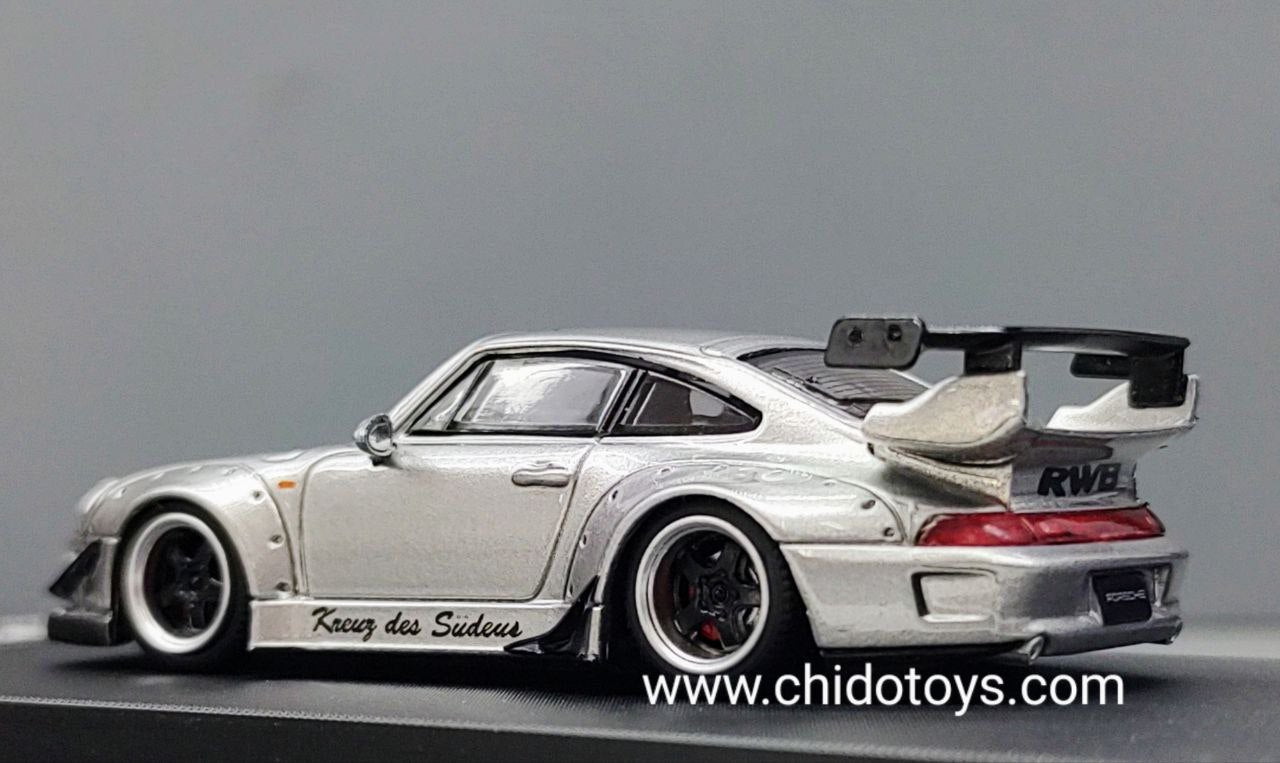 Auto a escala marca Aurora Model, Modelo RWB Liquid Silver - Chido Toys