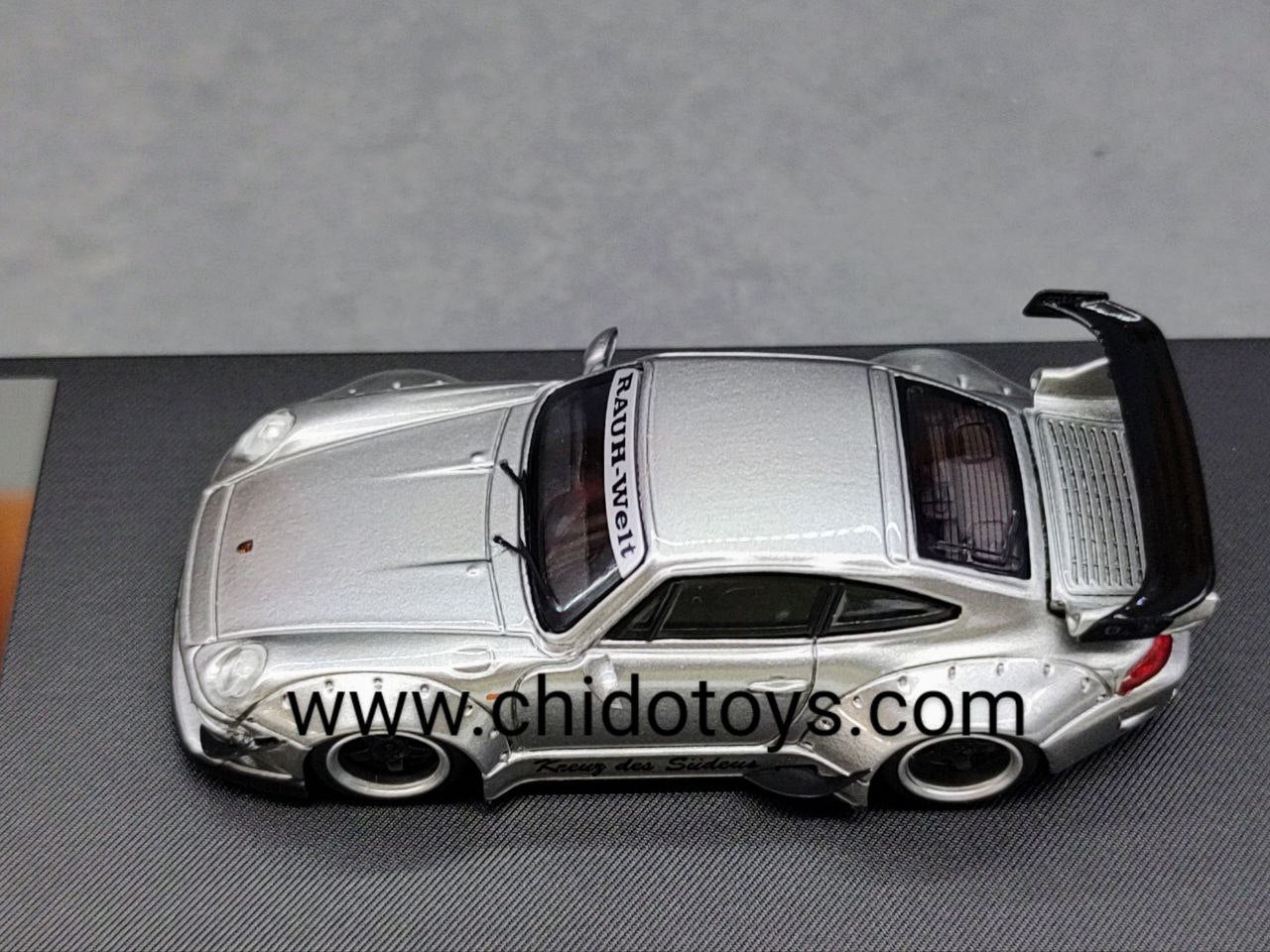 Auto a escala marca Aurora Model, Modelo RWB Liquid Silver - Chido Toys