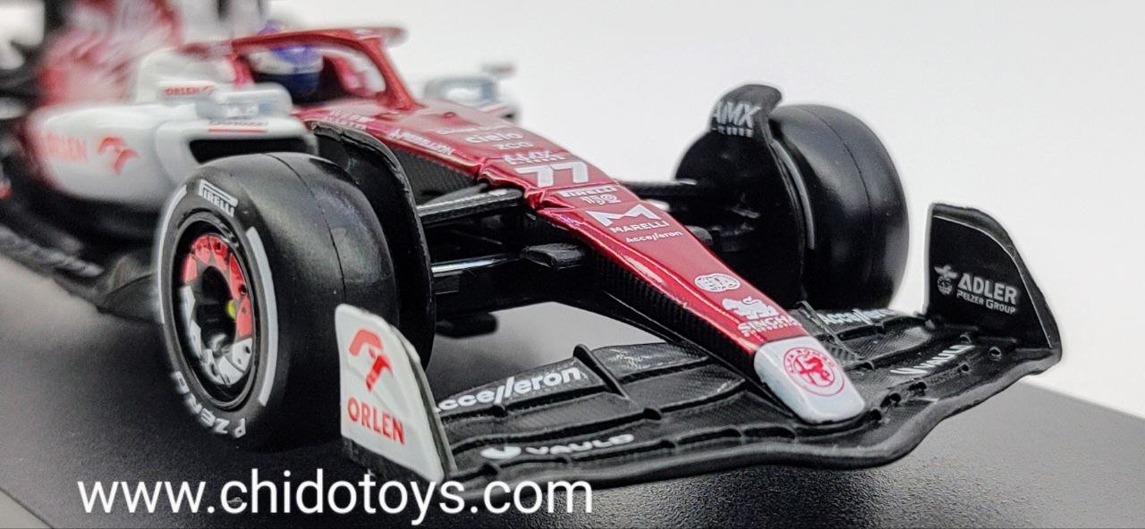 Auto a escala marca Bburago, Modelo F1 Alfa Romeo Racing, Valtteri Bottas - Chido Toys