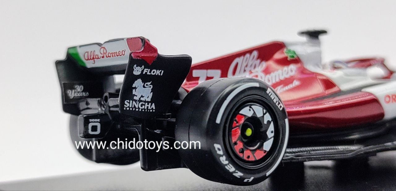 Auto a escala marca Bburago, Modelo F1 Alfa Romeo Racing, Valtteri Bottas - Chido Toys