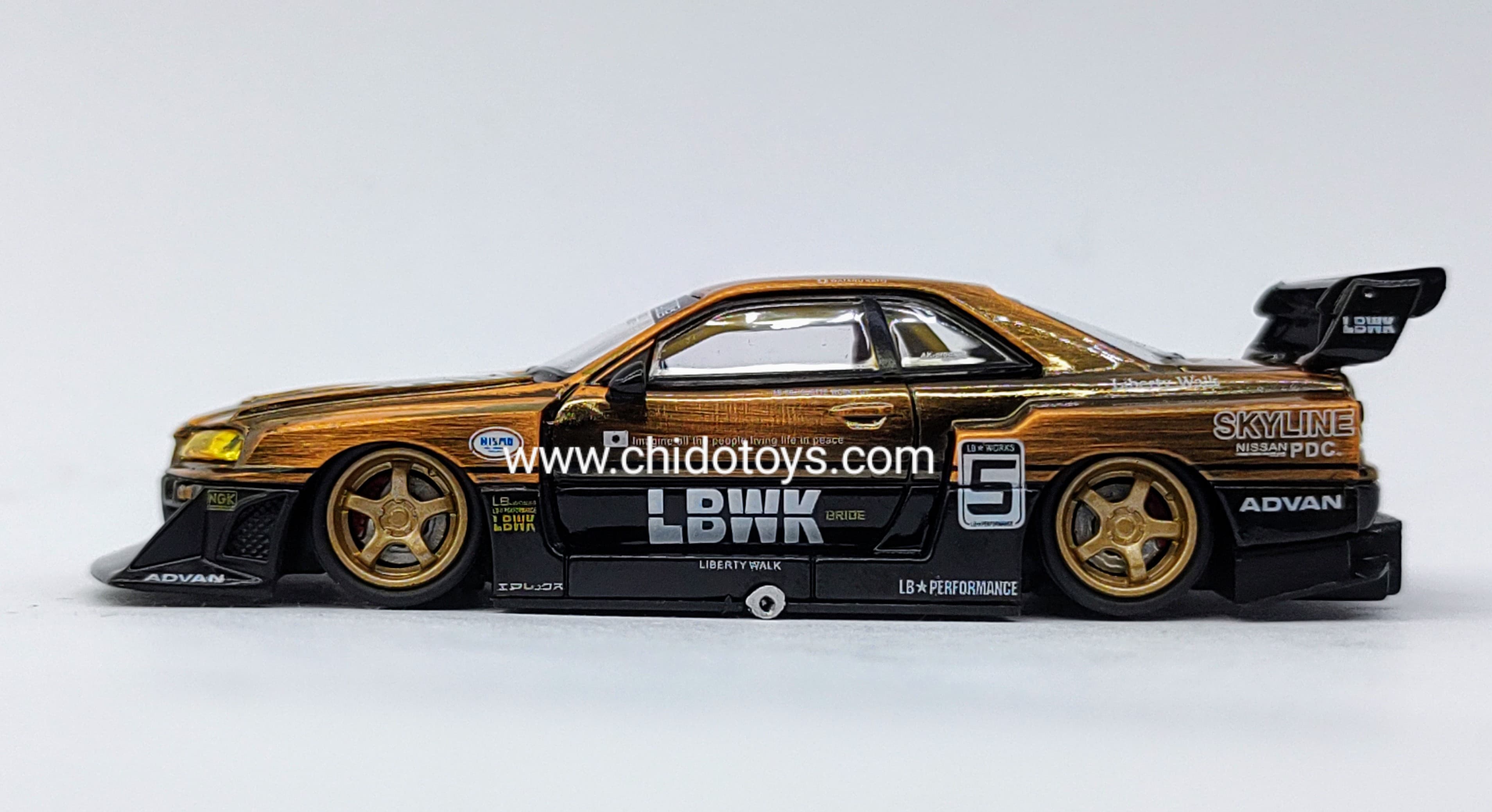 Auto a escala marca CM Model, Modelo LB - ER34 Super Silhouette Nissan Skyline Bronze - Chido Toys