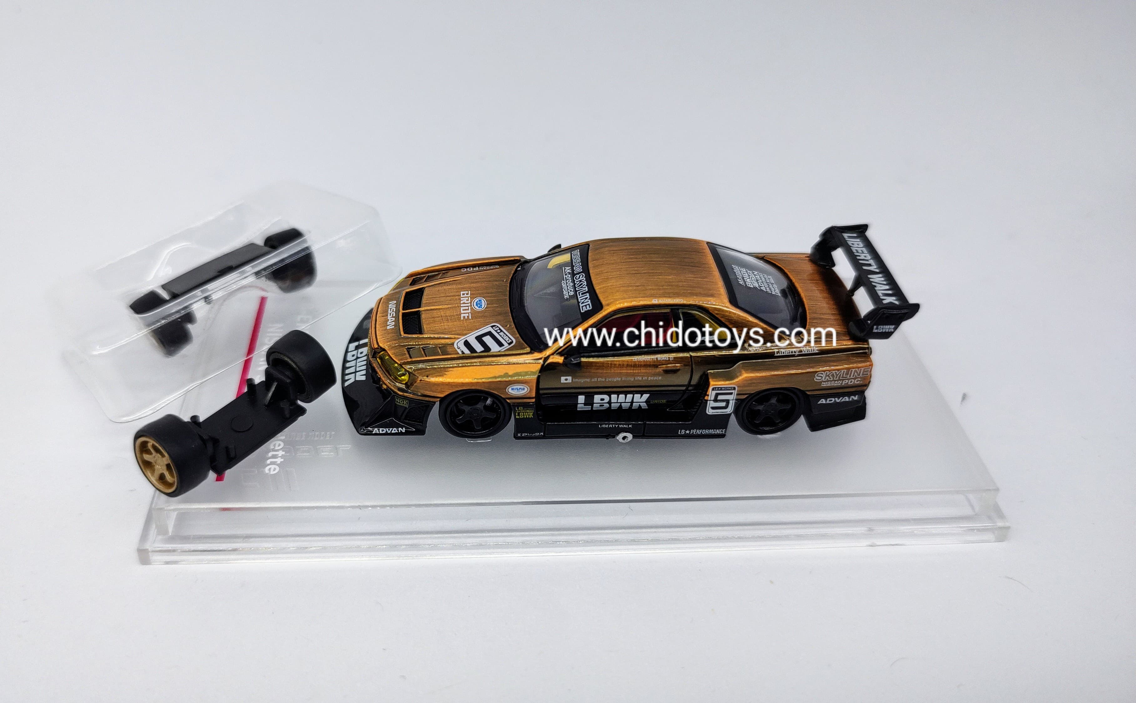 Auto a escala marca CM Model, Modelo LB - ER34 Super Silhouette Nissan Skyline Bronze - Chido Toys