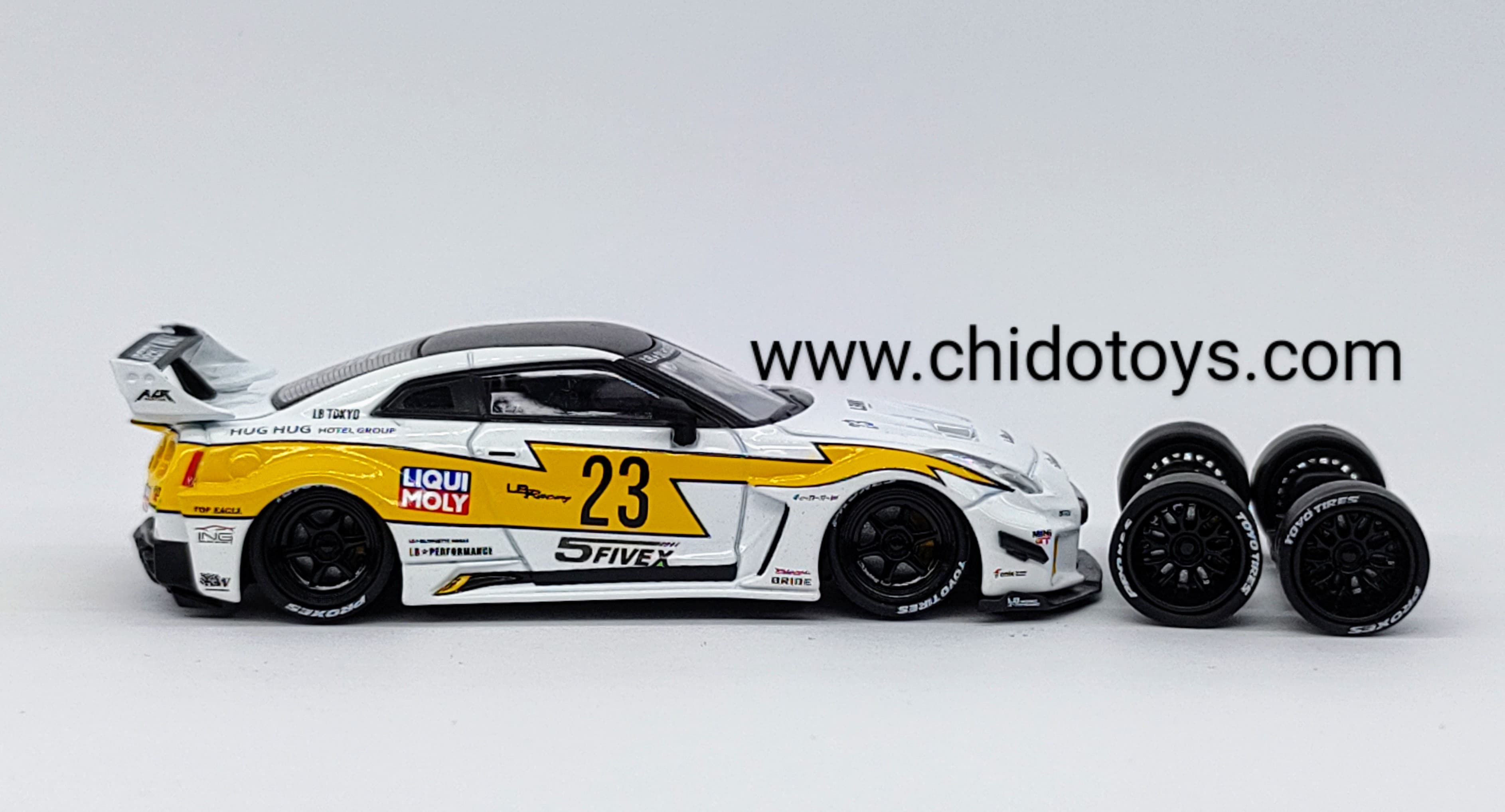 Auto a escala marca CM Models, Modelo Nissan 35 GT - RR LB Silhouette Works - Chido Toys