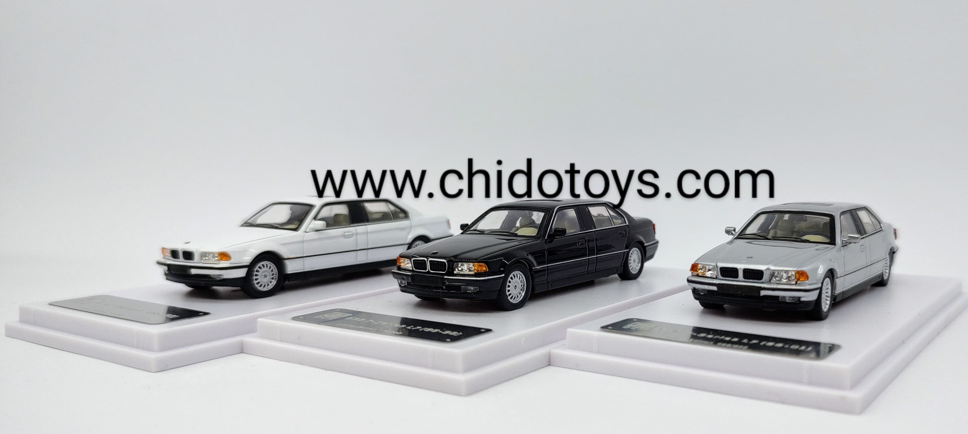 Auto a escala marca DCM, Modelo E38 7 - Series L7 (98 - 01) - Chido Toys