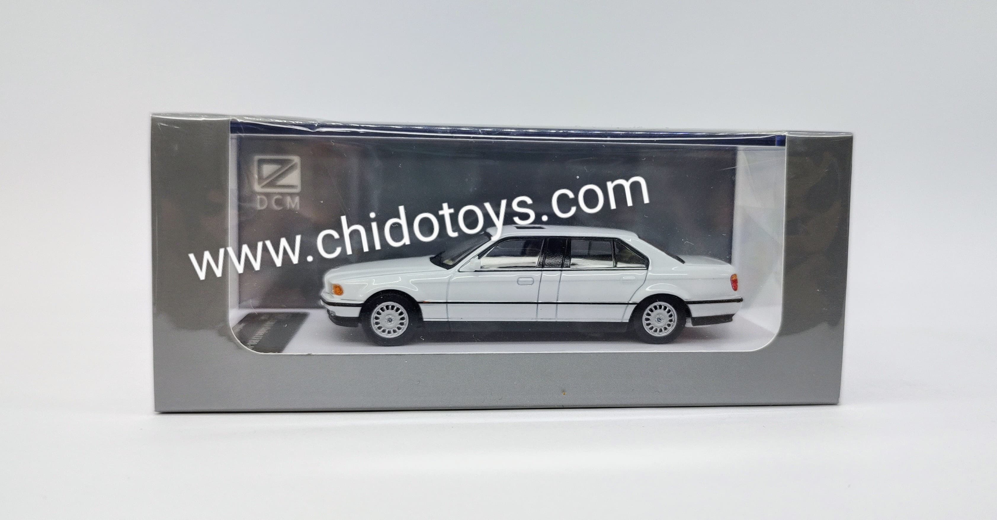 Auto a escala marca DCM, Modelo E38 7 - Series L7 (98 - 01) - Chido Toys