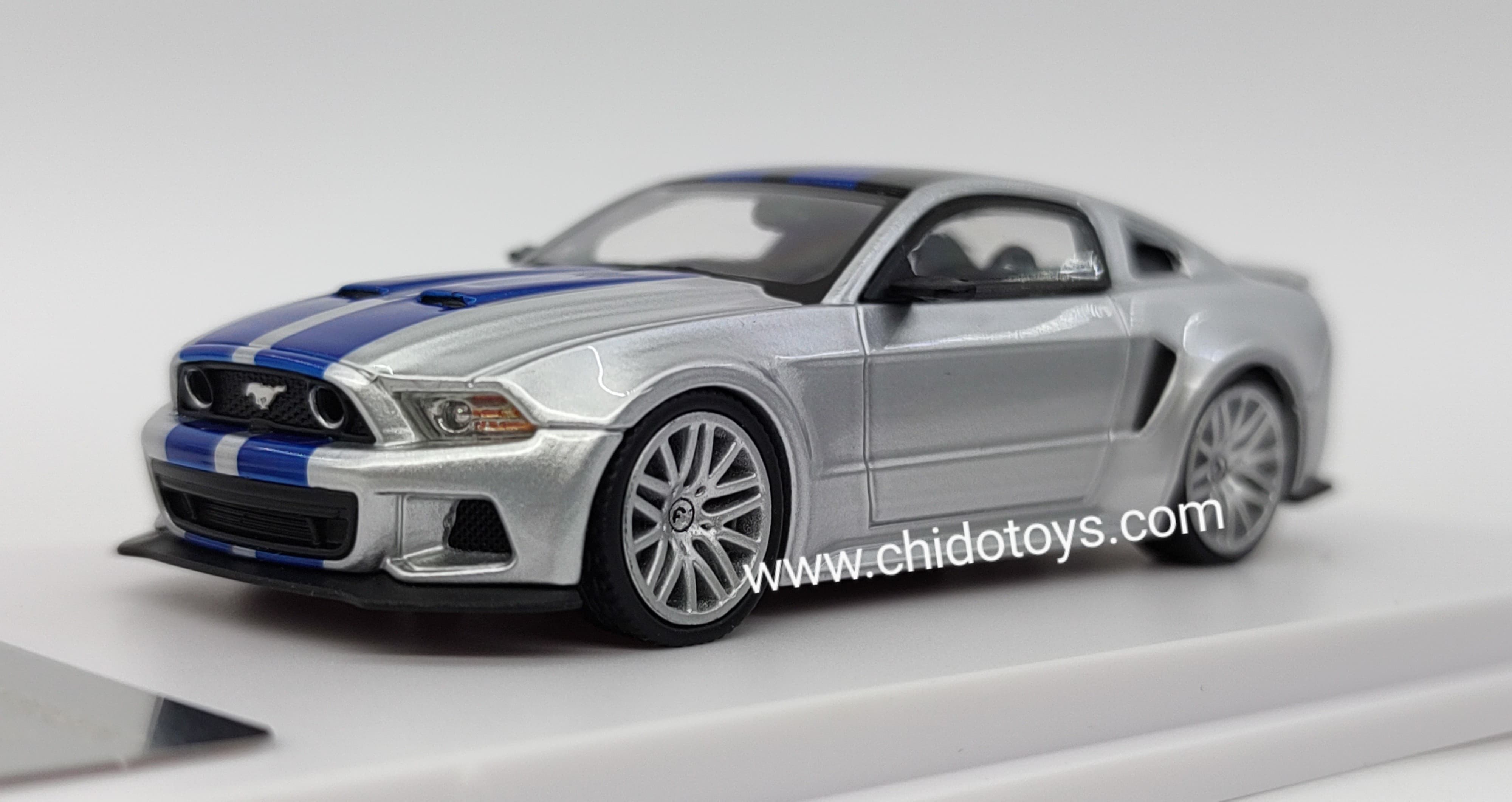 Auto a escala marca DCM, Modelo Mustang GT 2014 - Chido Toys