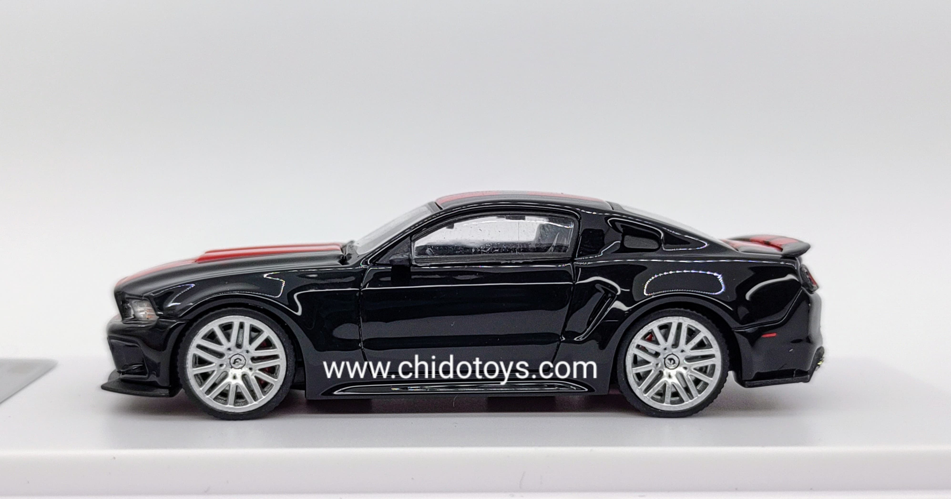 Auto a escala marca DCM, Modelo Mustang GT 2014 - Chido Toys