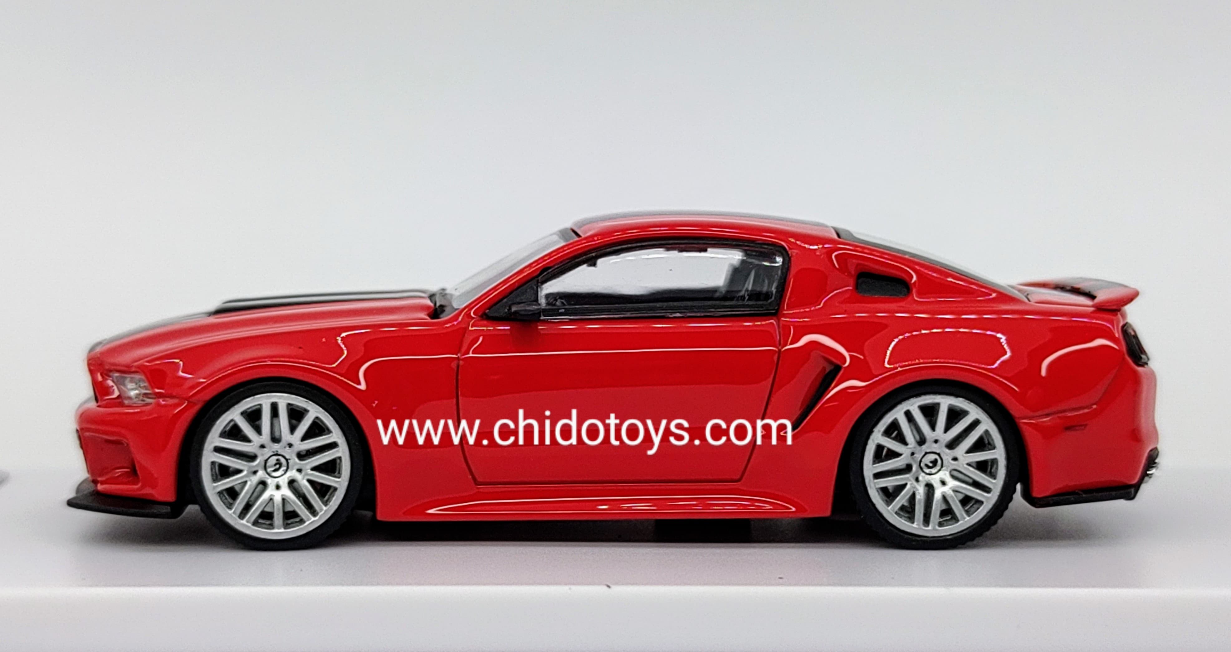 Auto a escala marca DCM, Modelo Mustang GT 2014 - Chido Toys