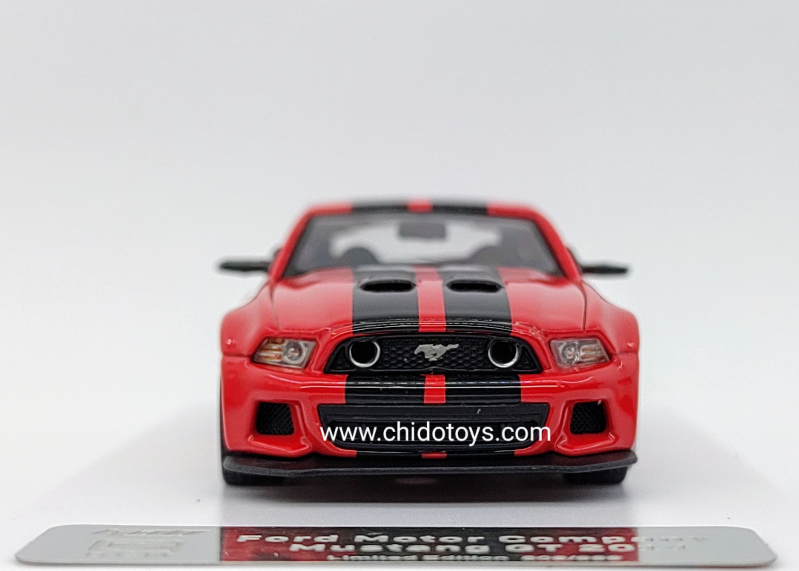 Auto a escala marca DCM, Modelo Mustang GT 2014 - Chido Toys