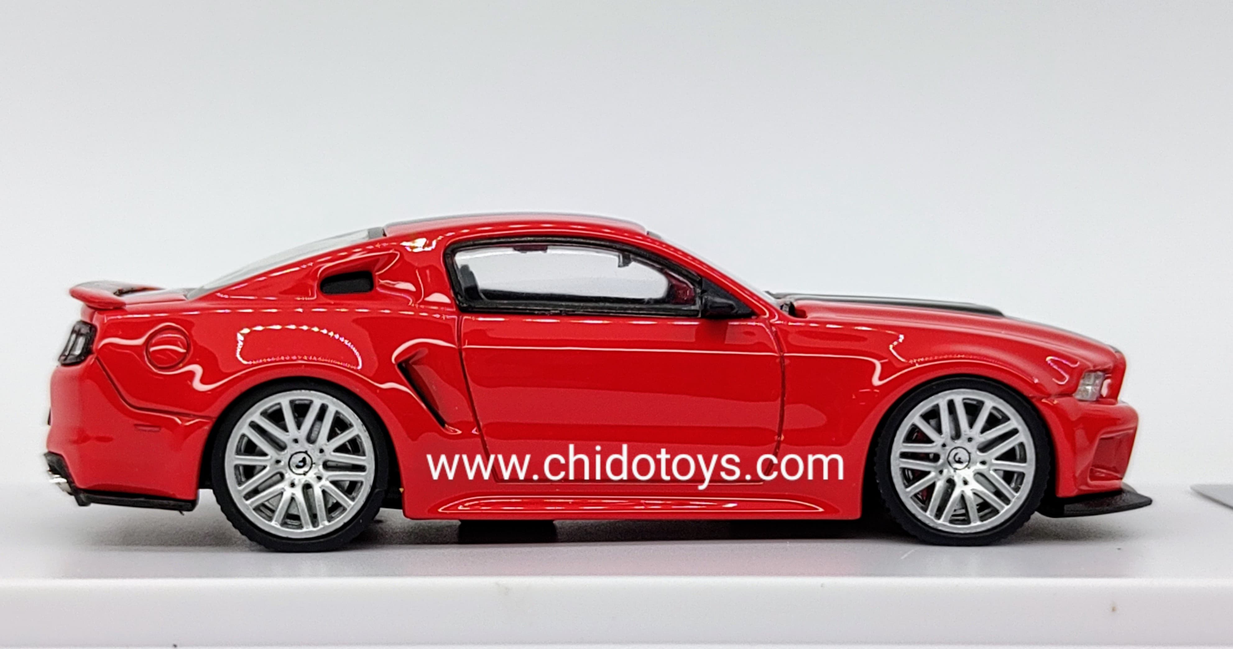 Auto a escala marca DCM, Modelo Mustang GT 2014 - Chido Toys