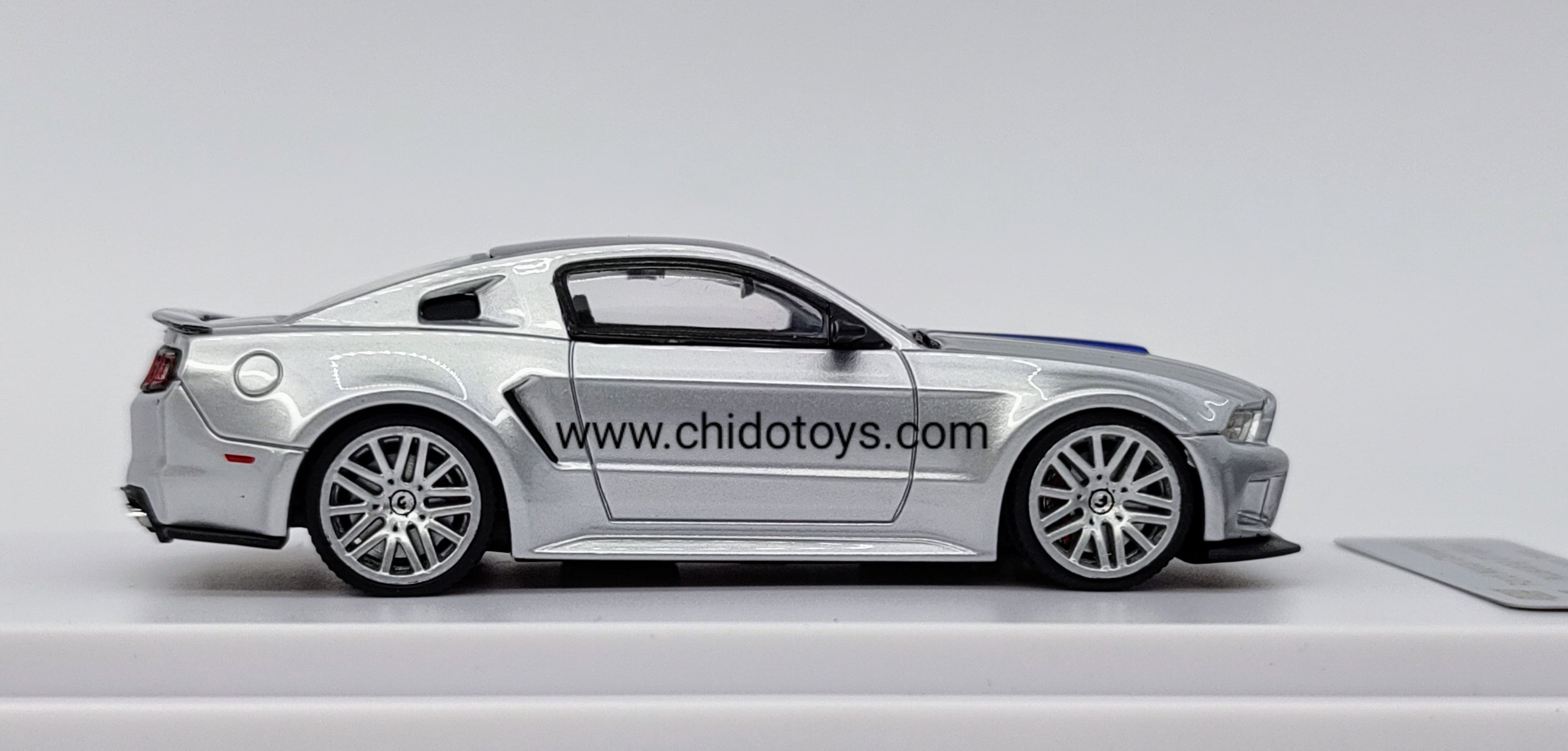 Auto a escala marca DCM, Modelo Mustang GT 2014 - Chido Toys