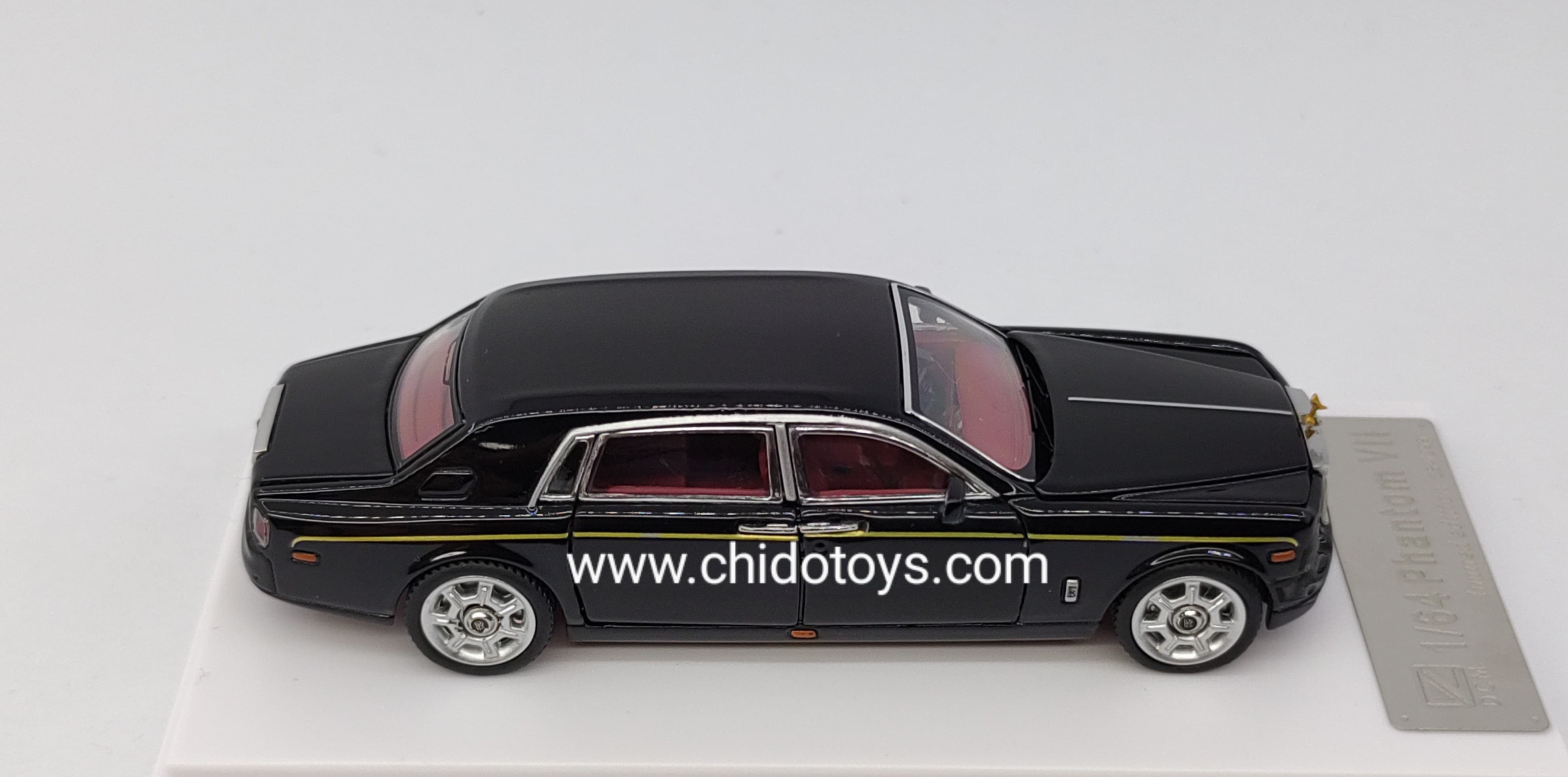 Auto a escala marca DCM, Modelo Rolls - Royce Phantom 7° Generation - Chido Toys