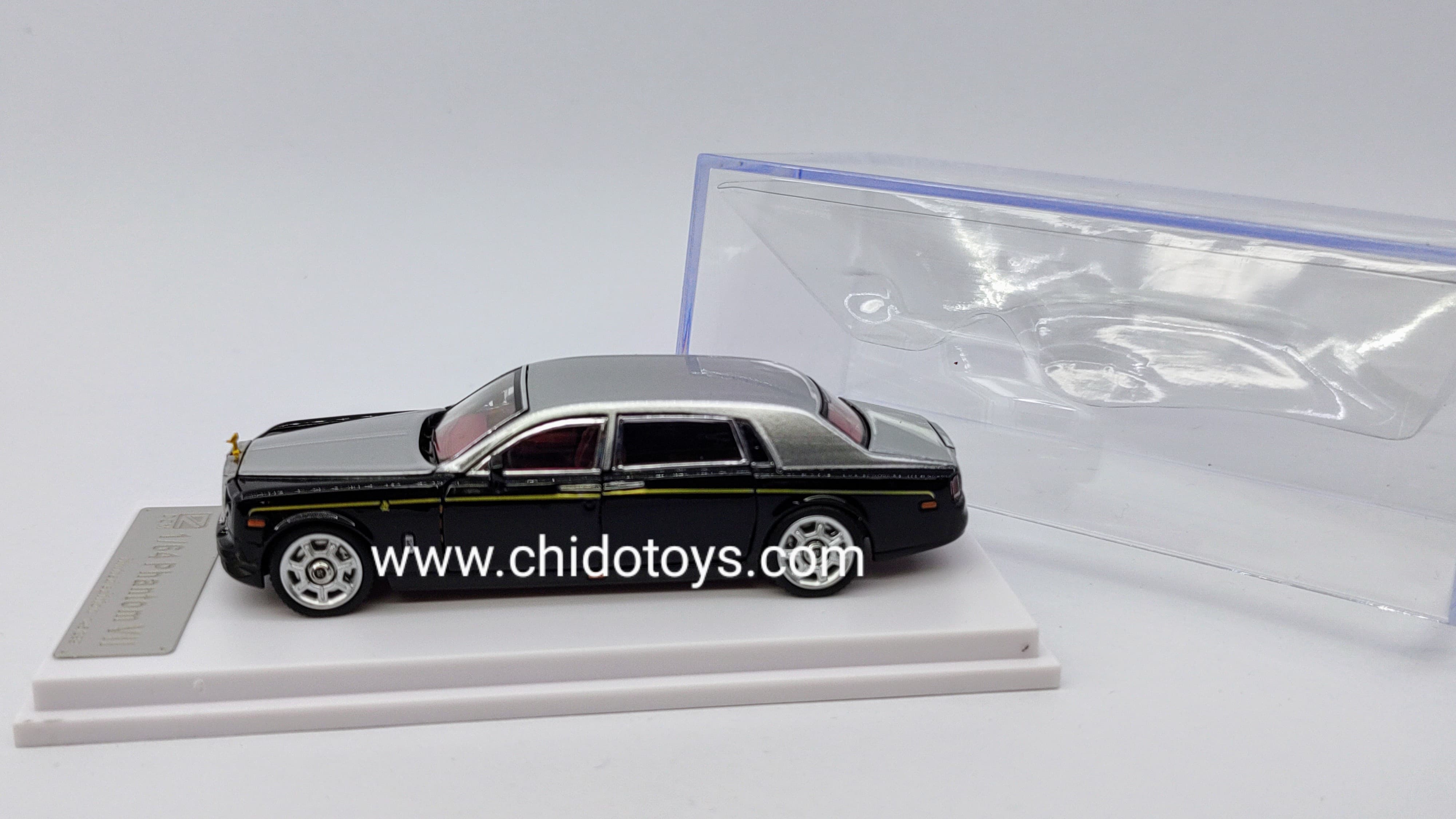 Auto a escala marca DCM, Modelo Rolls - Royce Phantom 7° Generation - Chido Toys