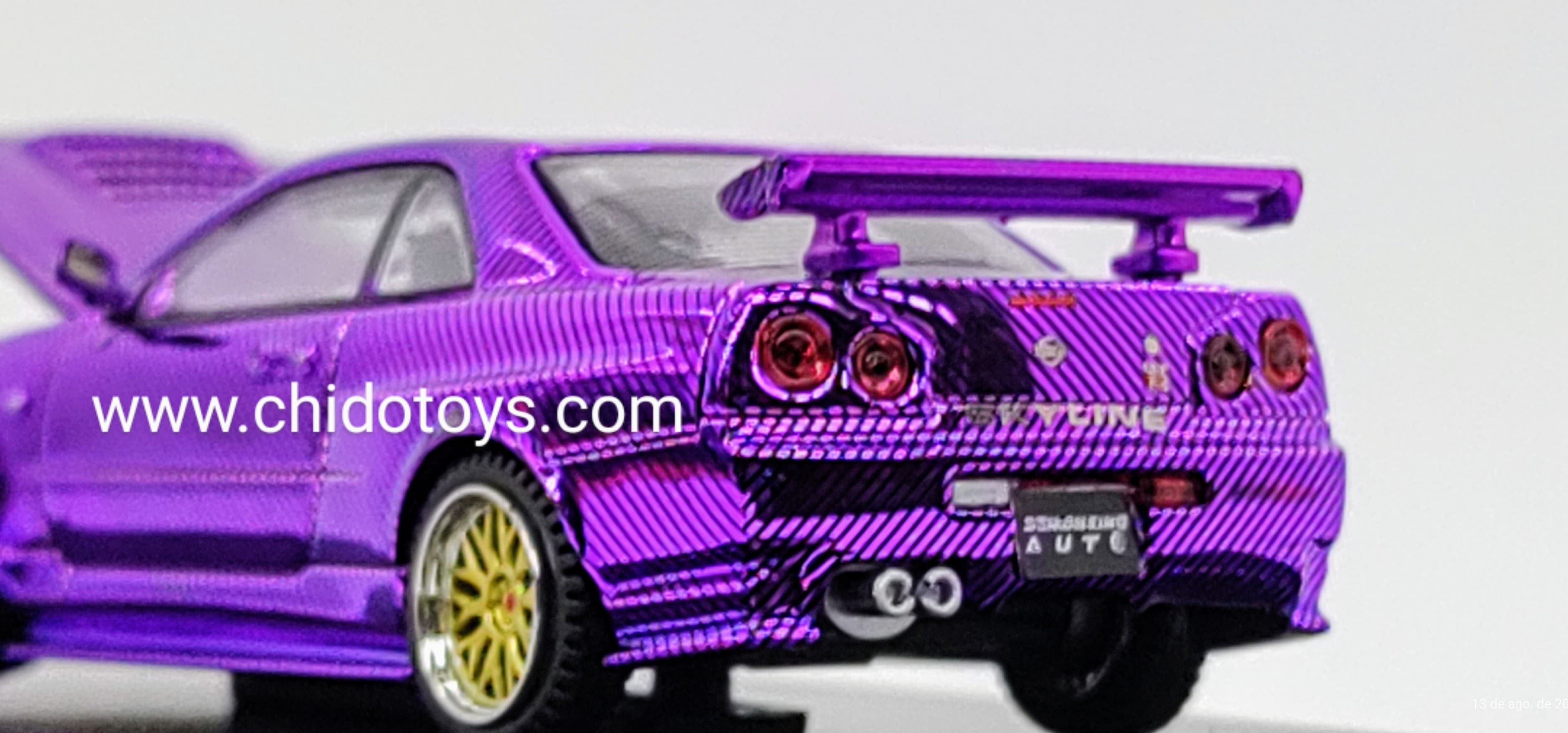 Auto a escala marca DEMON KING AUTO, Modelo Nissan Skyline R34 Púrpura Carbon Fiber - Chido Toys