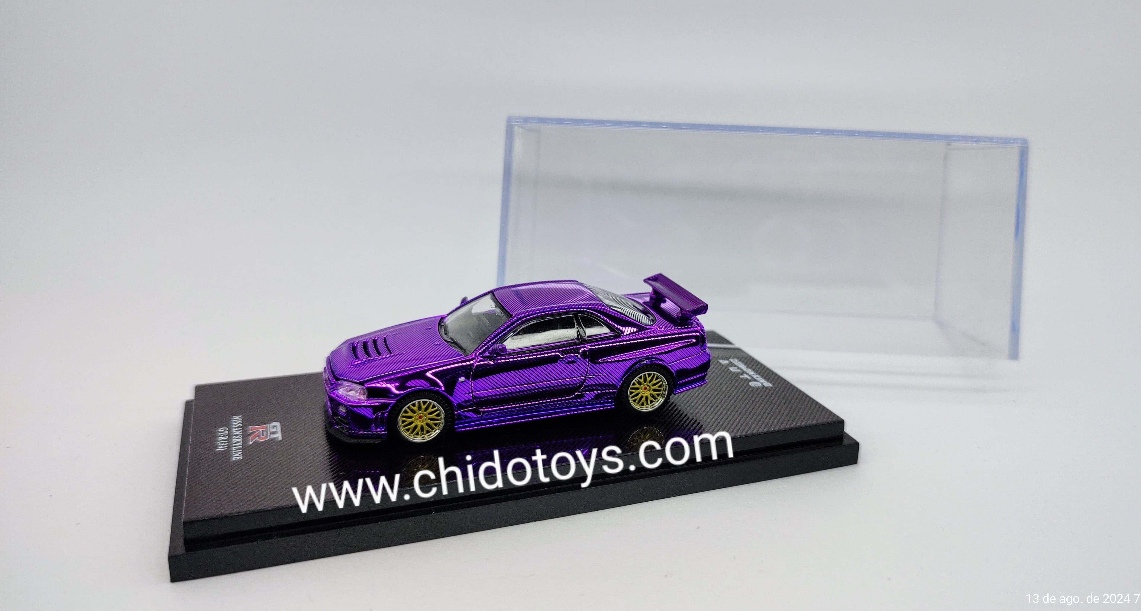 Auto a escala marca DEMON KING AUTO, Modelo Nissan Skyline R34 Púrpura Carbon Fiber - Chido Toys