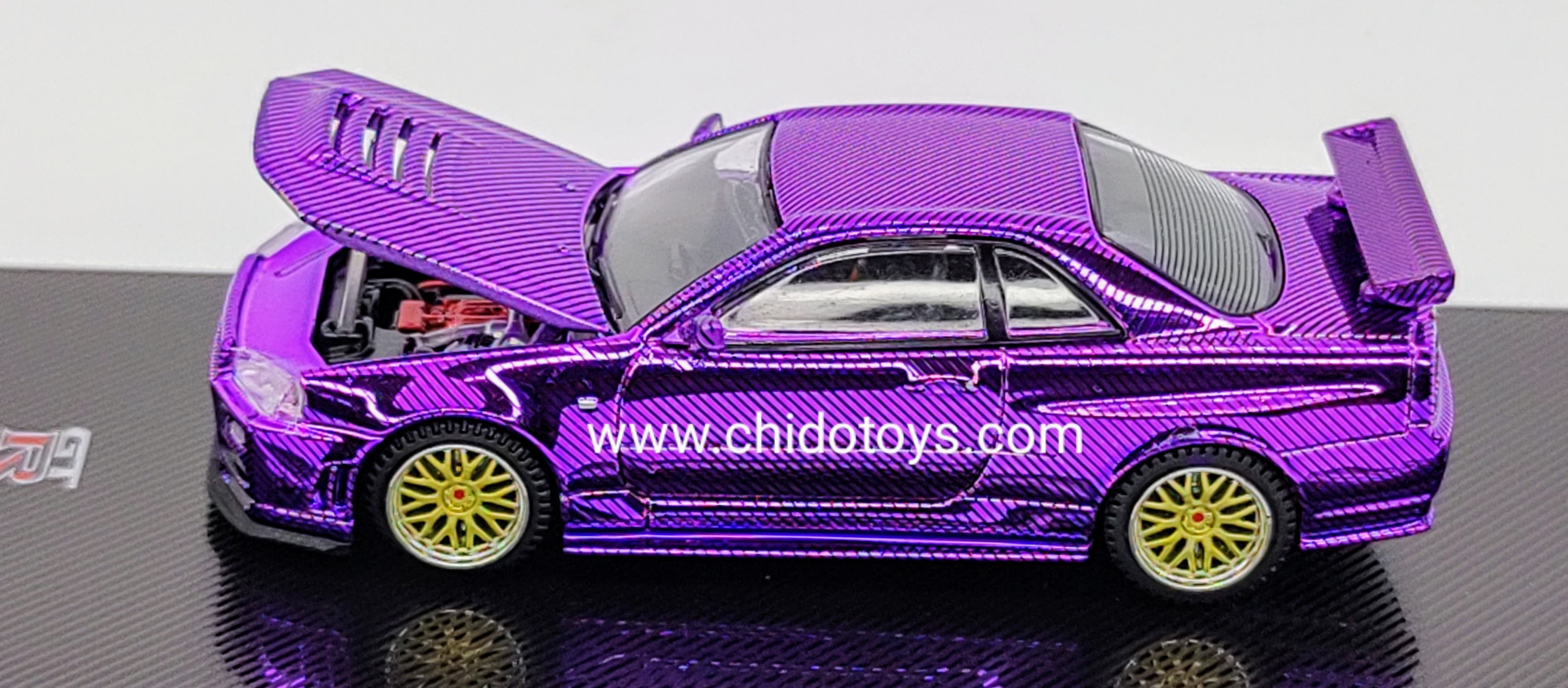 Auto a escala marca DEMON KING AUTO, Modelo Nissan Skyline R34 Púrpura Carbon Fiber - Chido Toys