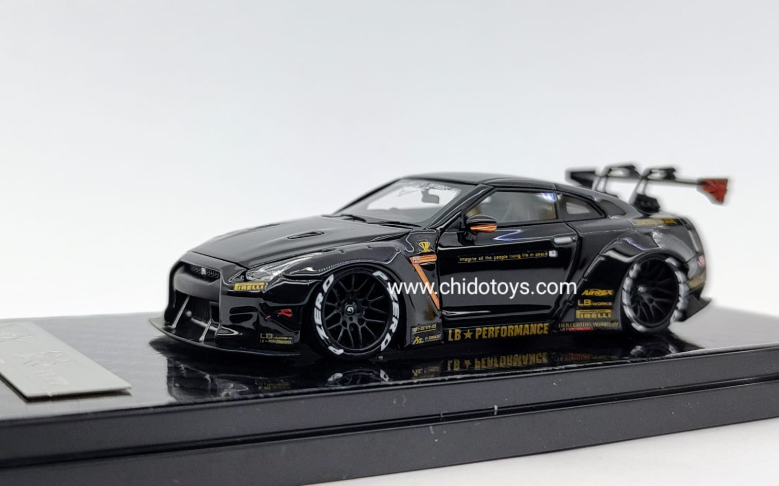 Auto a escala marca Error404, Modelo GT R R - 35 - Chido Toys