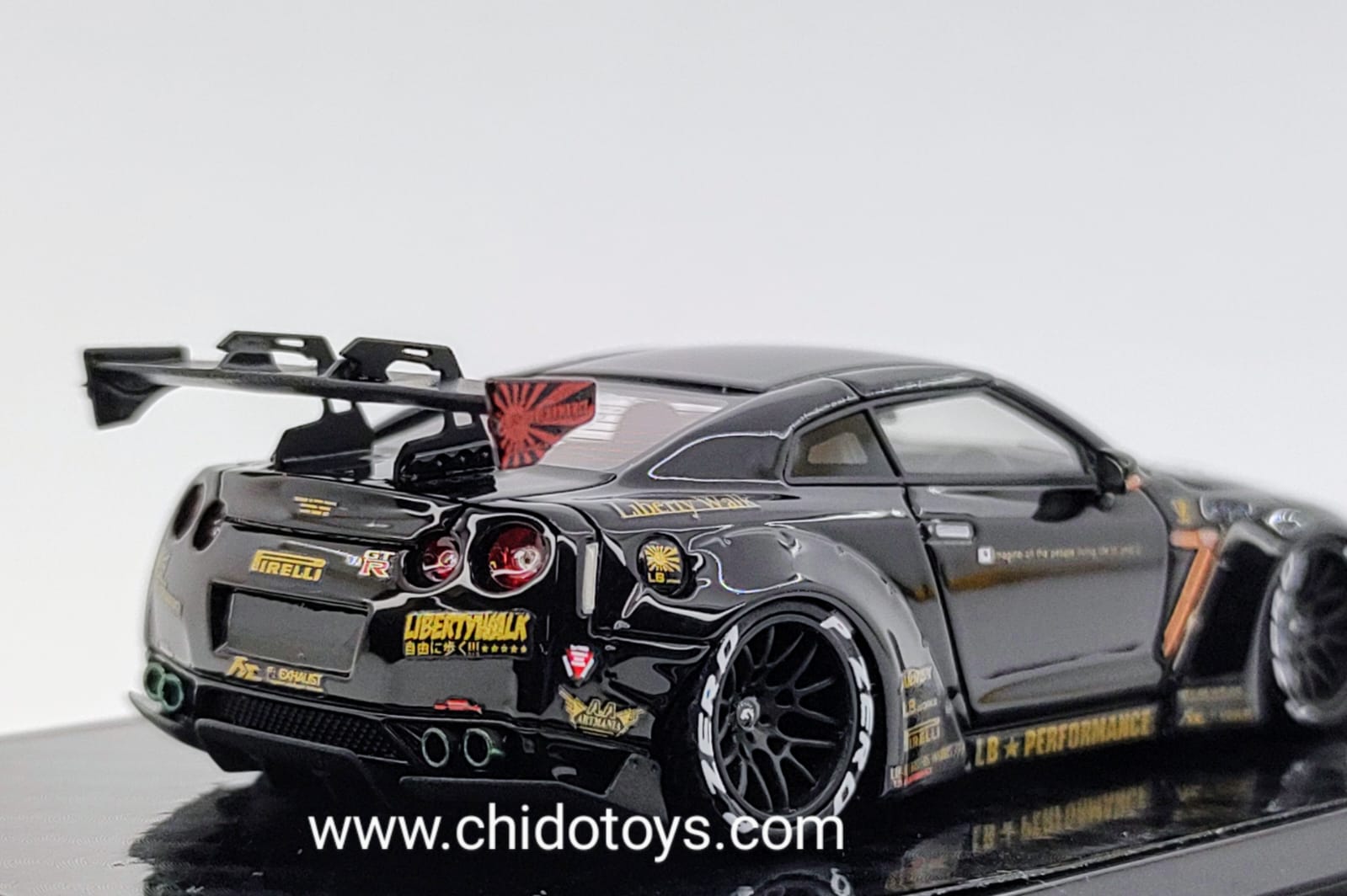 Auto a escala marca Error404, Modelo GT R R - 35 - Chido Toys