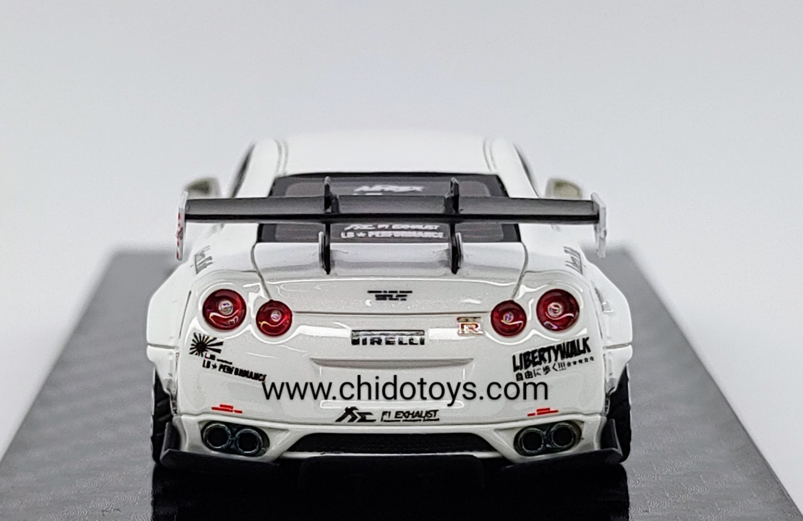 Auto a escala marca Error404, Modelo GTR R35 - Chido Toys