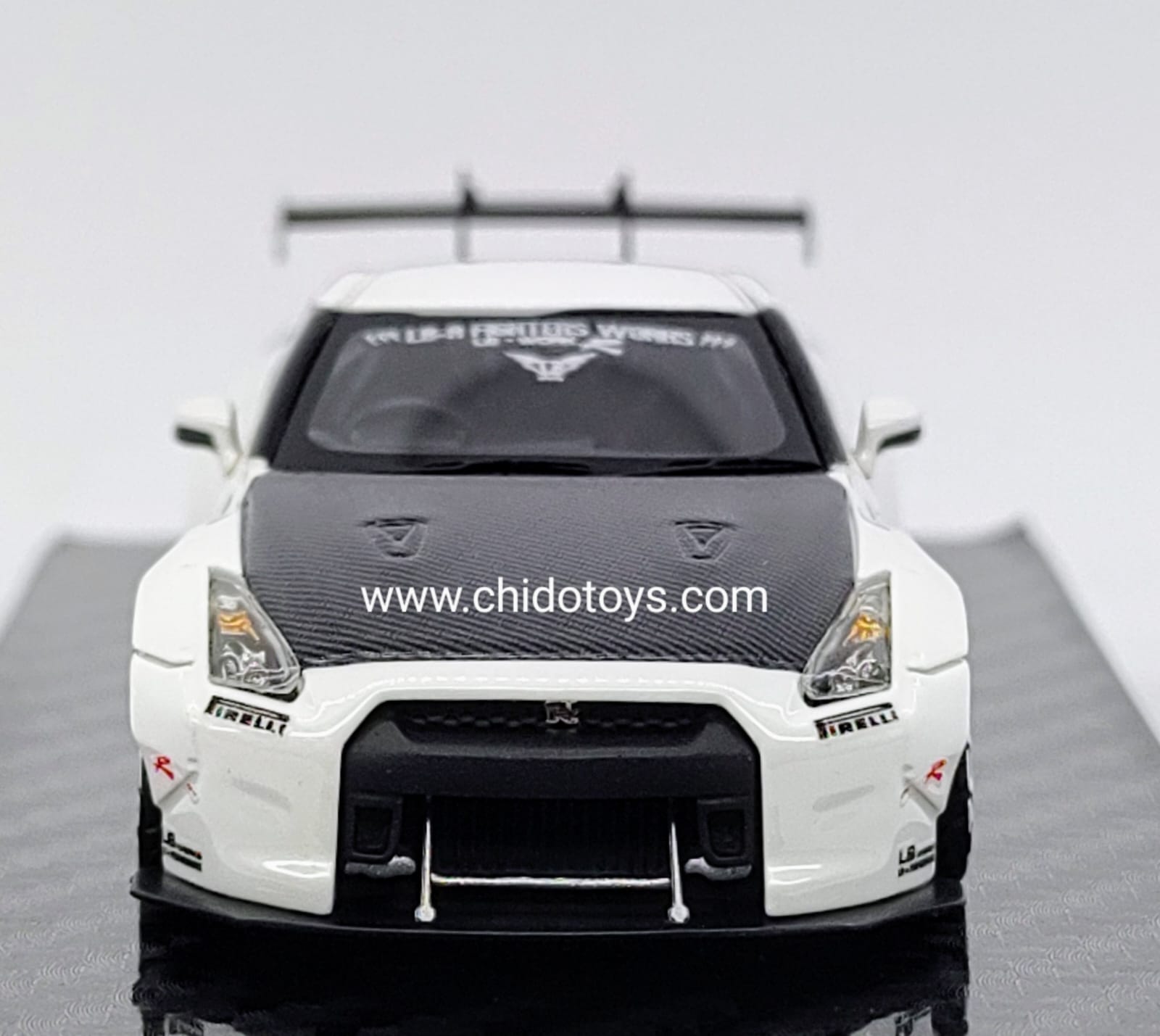 Auto a escala marca Error404, Modelo GTR R35 - Chido Toys