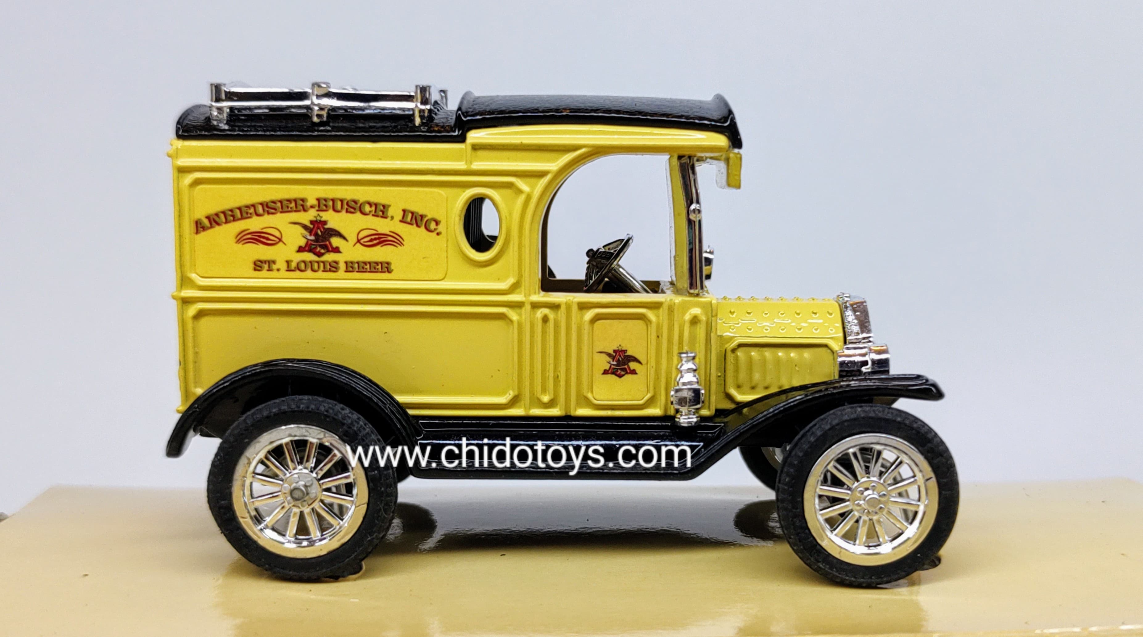 Auto a escala marca ERTL Modelo Ford Modelo "T" 1913 Delivery Van - Chido Toys