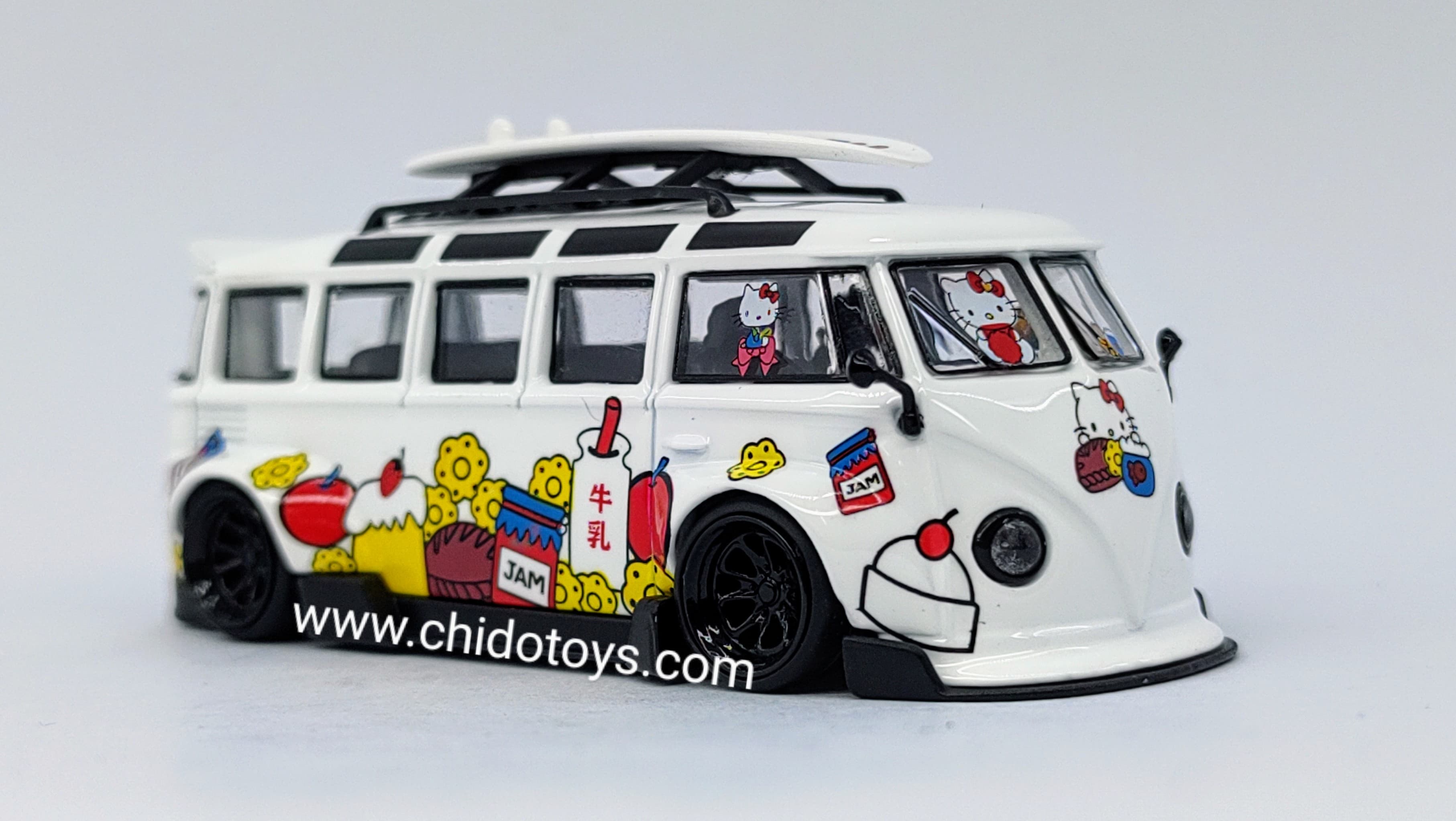 Auto a escala marca Flame Model, Modelo T1 SCHOOL BUS Rojo/blanco Wide Body Modified - Chido Toys