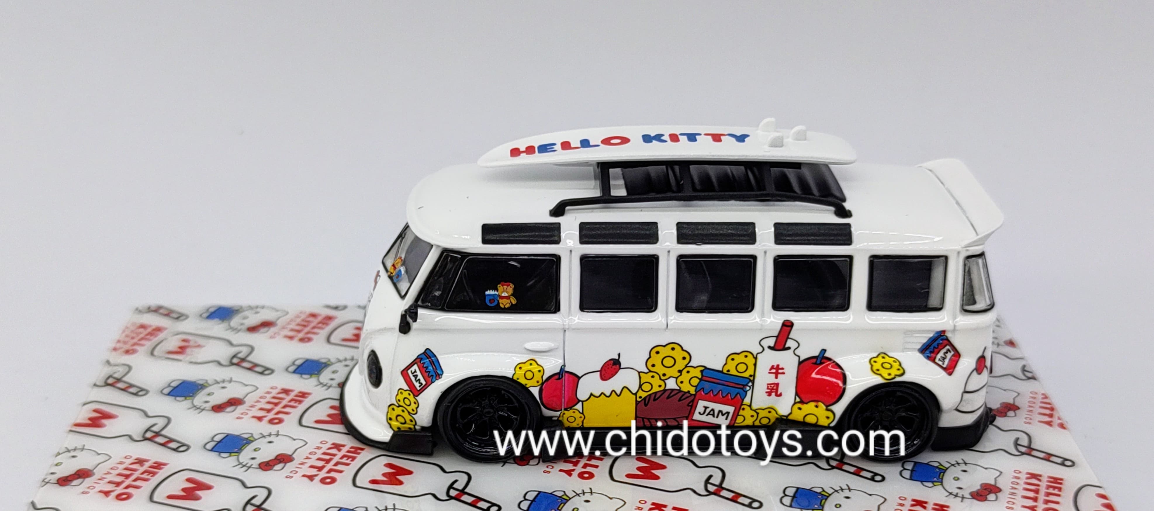 Auto a escala marca Flame Model, Modelo T1 SCHOOL BUS Rojo/blanco Wide Body Modified - Chido Toys