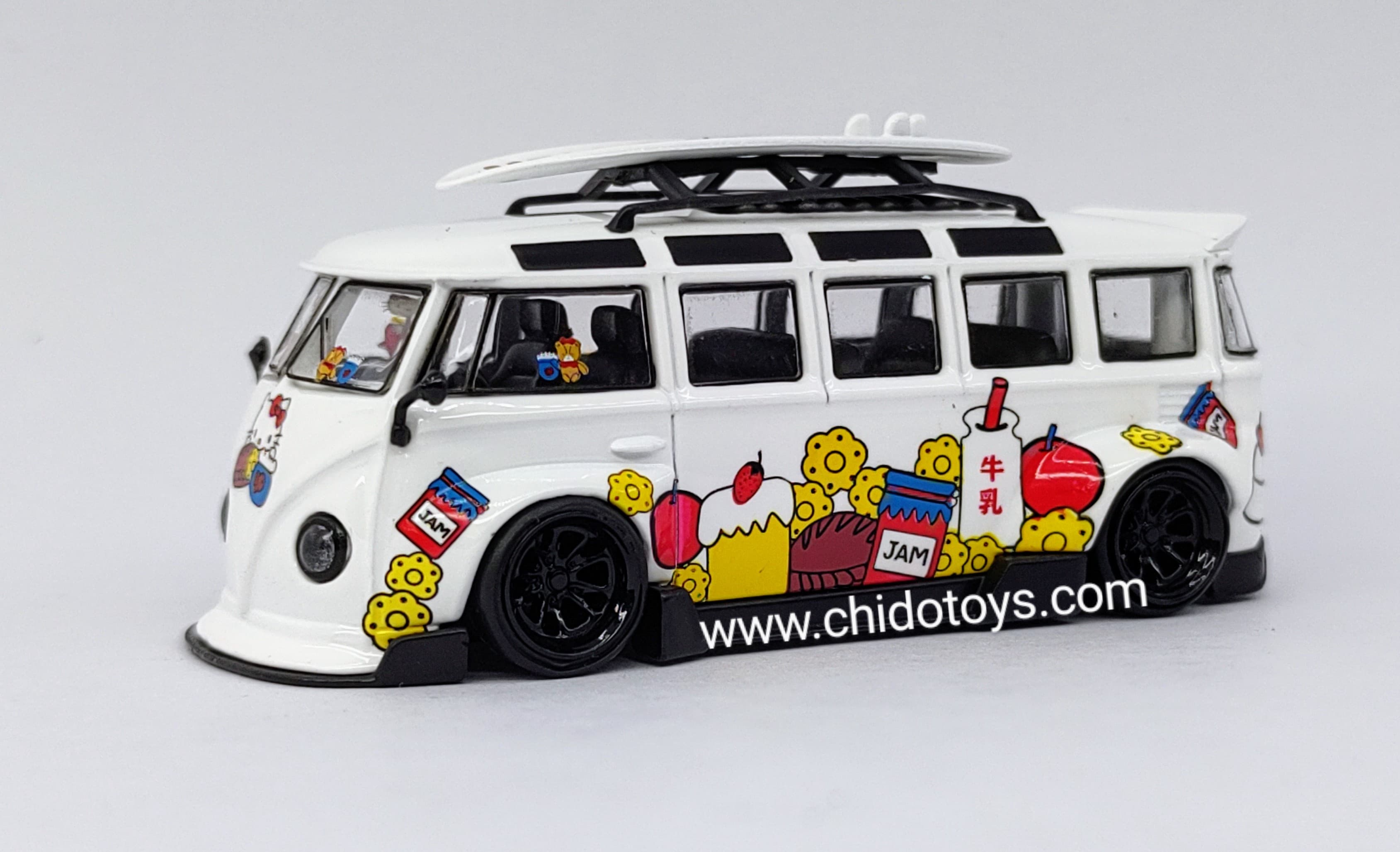 Auto a escala marca Flame Model, Modelo T1 SCHOOL BUS Rojo/blanco Wide Body Modified - Chido Toys