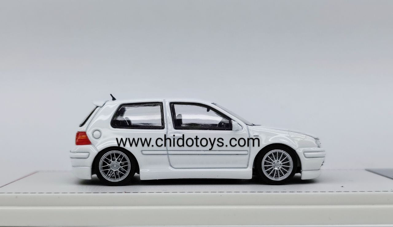 Auto a escala marca Focal, Modelo VW Golf GTI Mk4 - Chido Toys