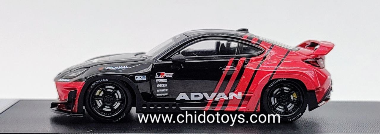 Auto a escala marca Fuji Modelo GR 86 Rocket Bunny Advan - Chido Toys