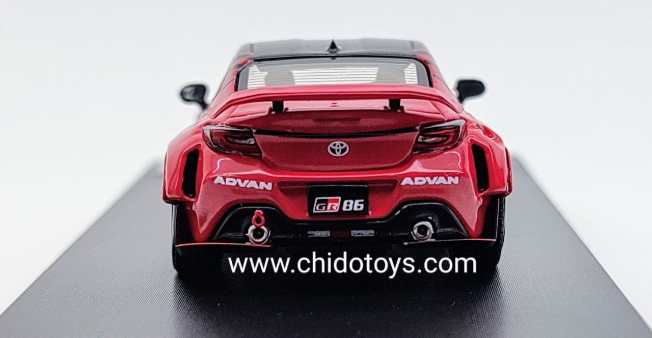 Auto a escala marca Fuji Modelo GR 86 Rocket Bunny Advan - Chido Toys