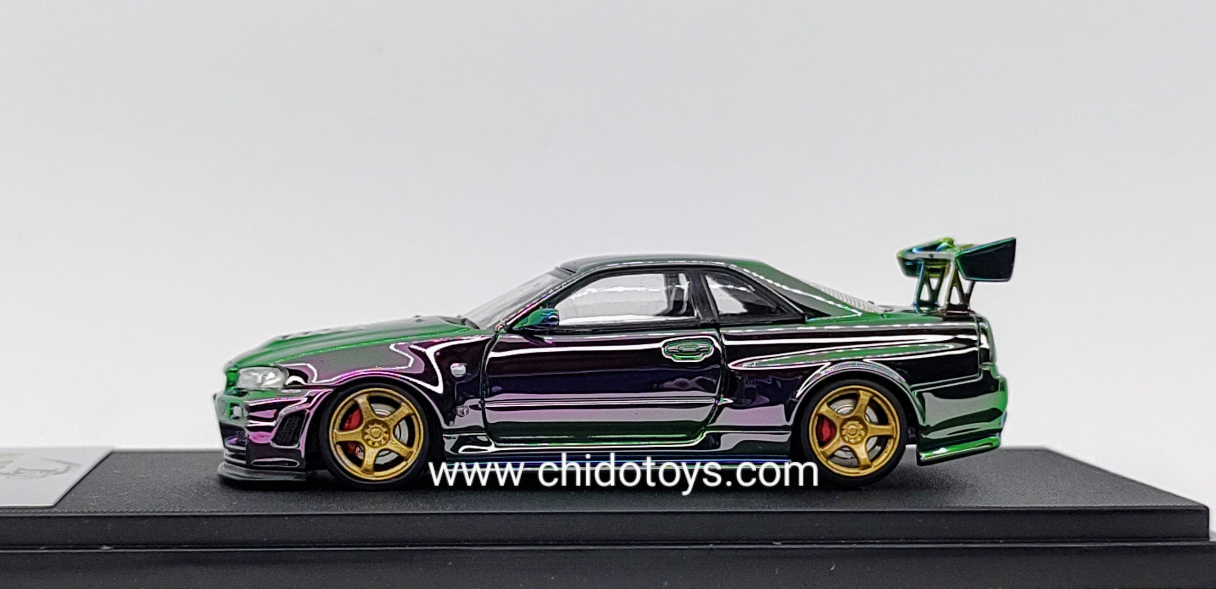 Auto a escala marca Fuji, Modelo Skyline GT - R R34 Nismo Z - Tune High Wing Green - Purple Magic - Chido Toys