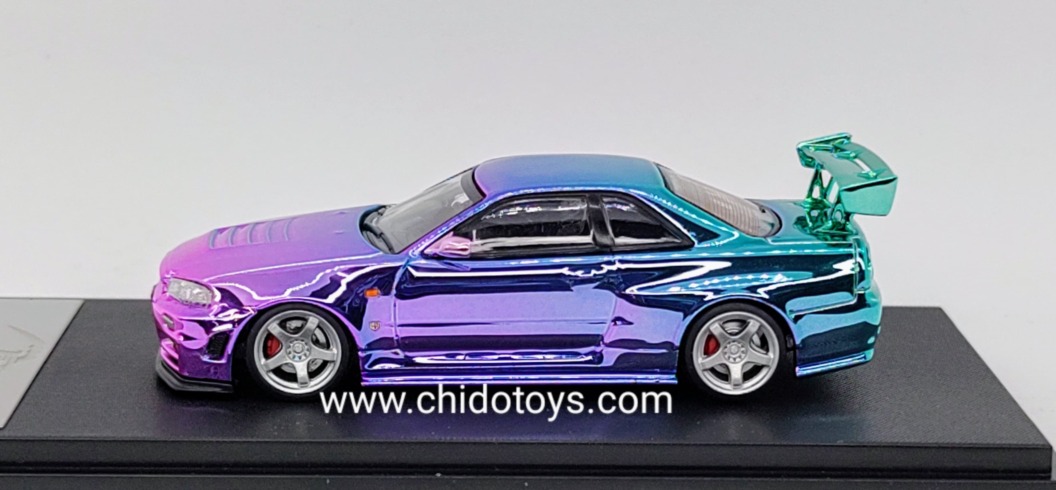 Auto a escala marca Fuji, Modelo Skyline GT - R R34 Nismo Z - Tune High Wing Purple - Blue Gradient - Chido Toys