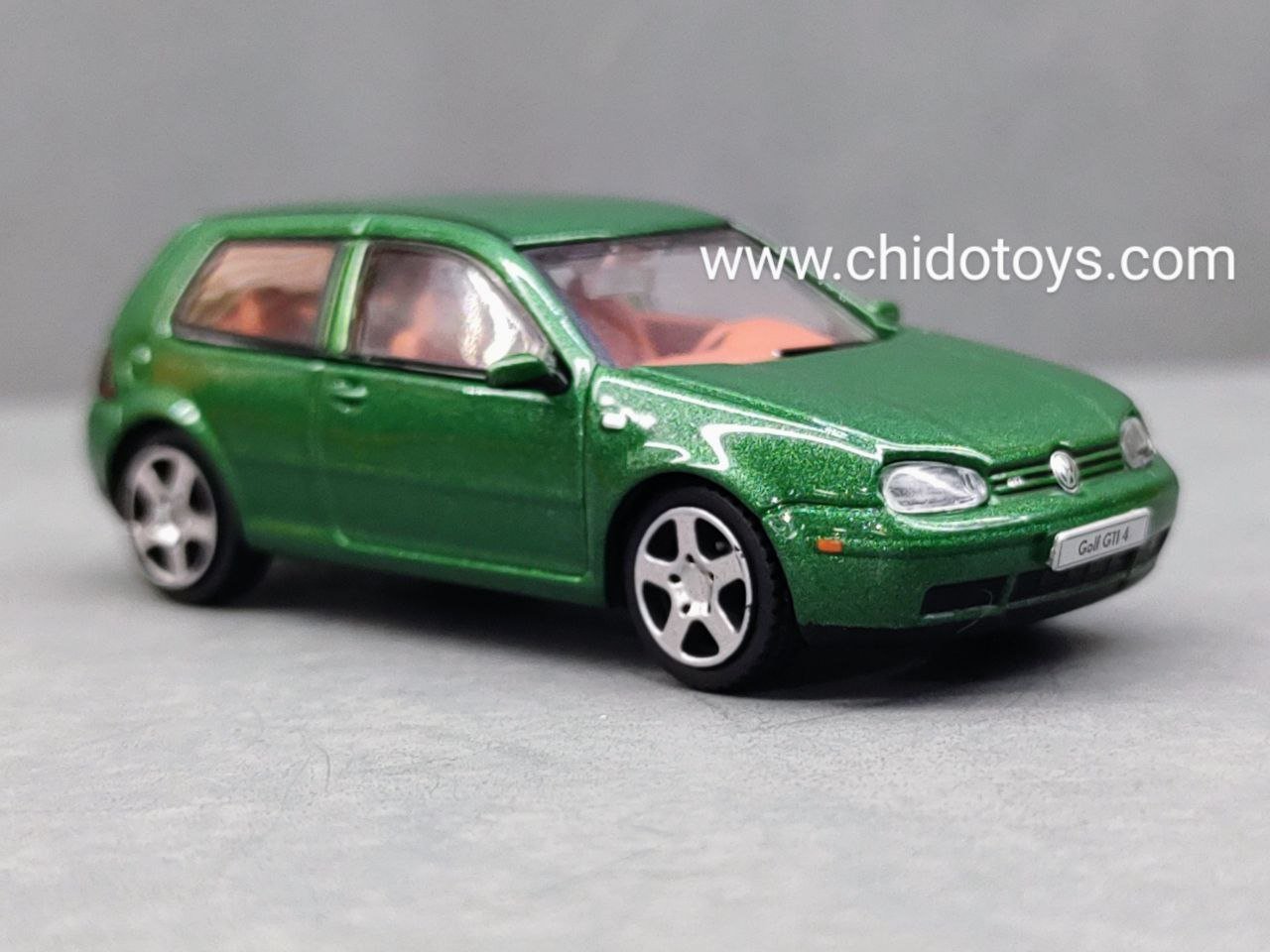 Auto a escala marca GCD, Modelo Volkswagen Golf GTI MK4 - Chido Toys