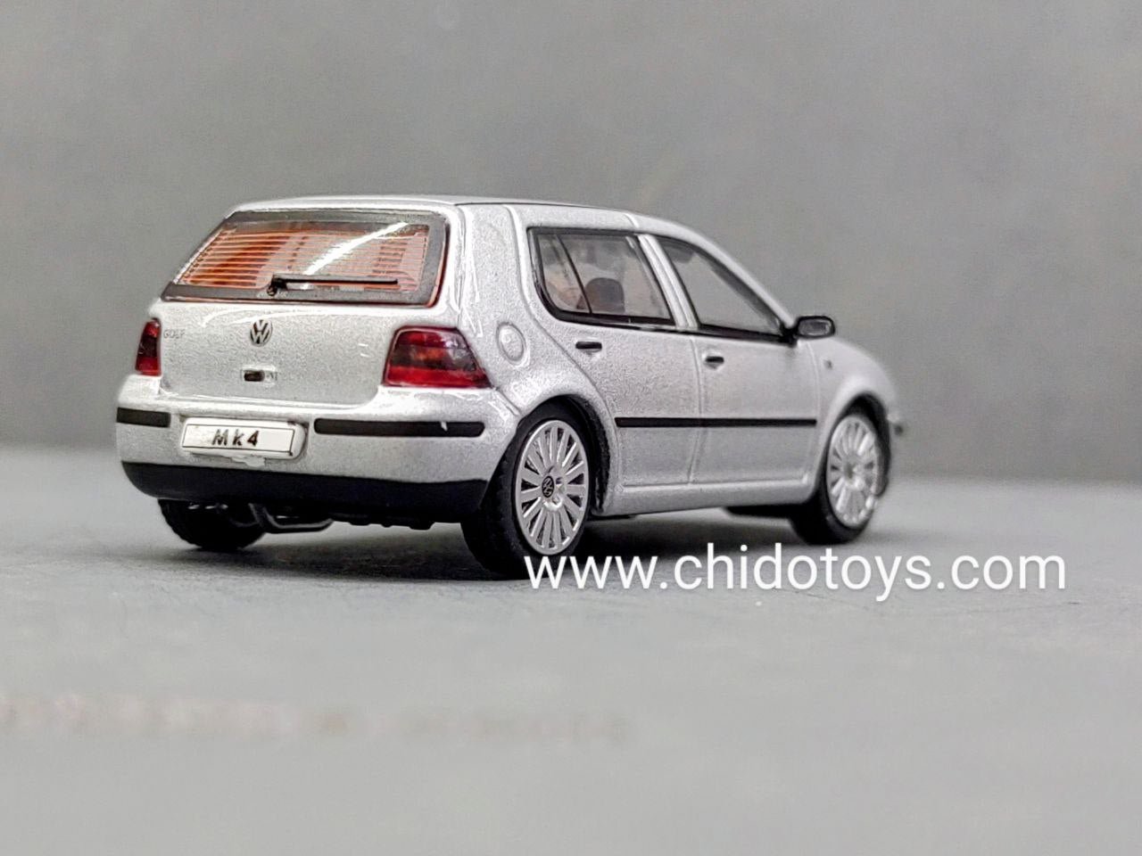 Auto a escala marca GCD, Modelo Volkswagen Golf MK4 - Chido Toys