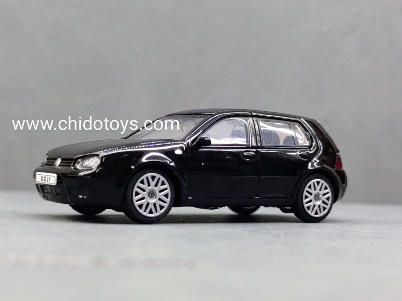 Auto a escala marca GCD, Modelo Volkswagen Golf MK4 - Chido Toys