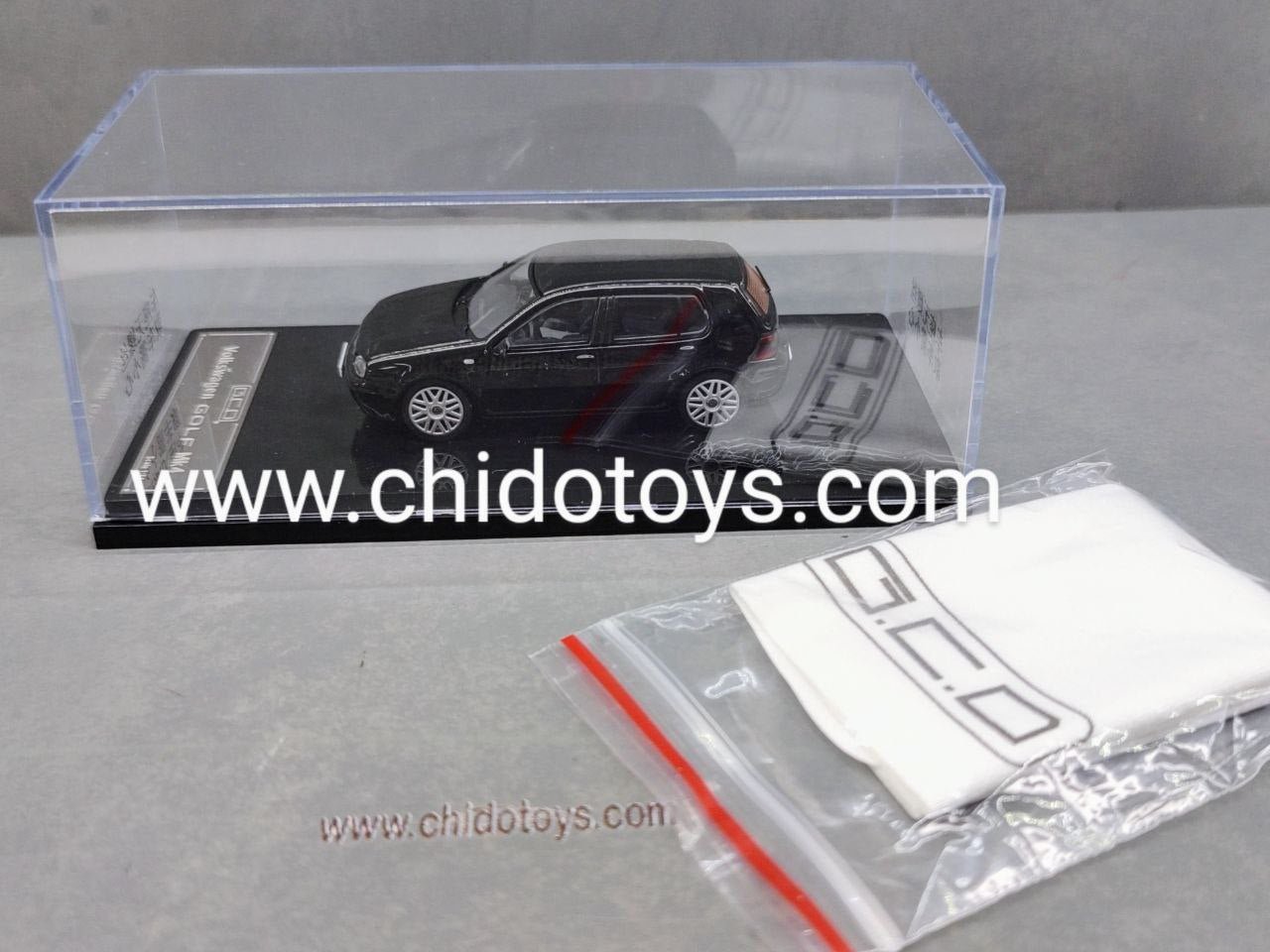 Auto a escala marca GCD, Modelo Volkswagen Golf MK4 - Chido Toys